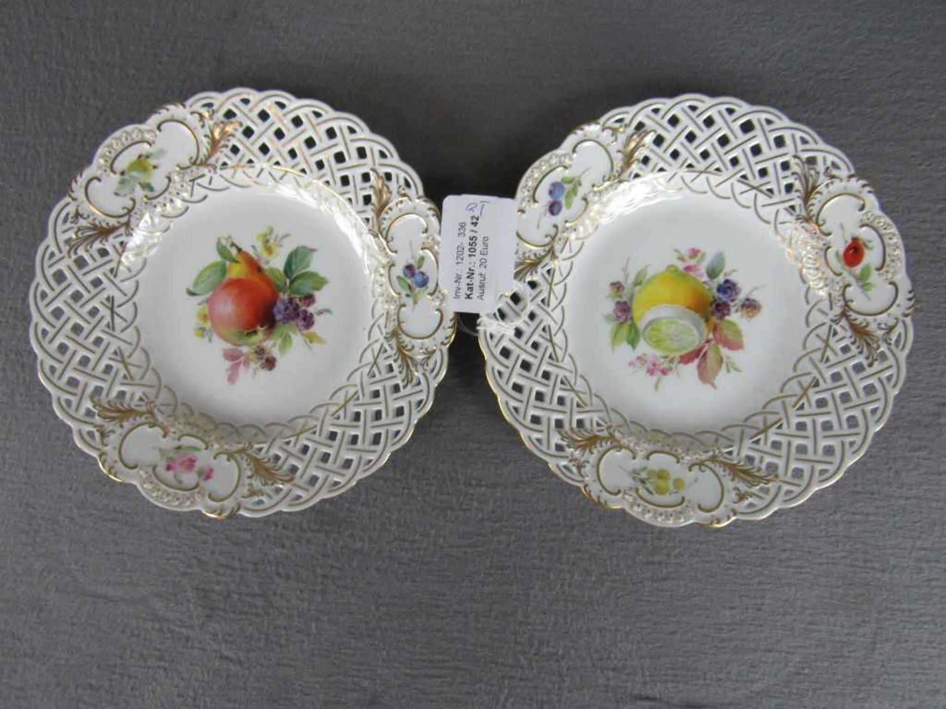 Zwei Durchbruchteller Meissen Schwertermarke Fruchtdekor Durchmesser:18,5cm- - -20.00 % buyer's