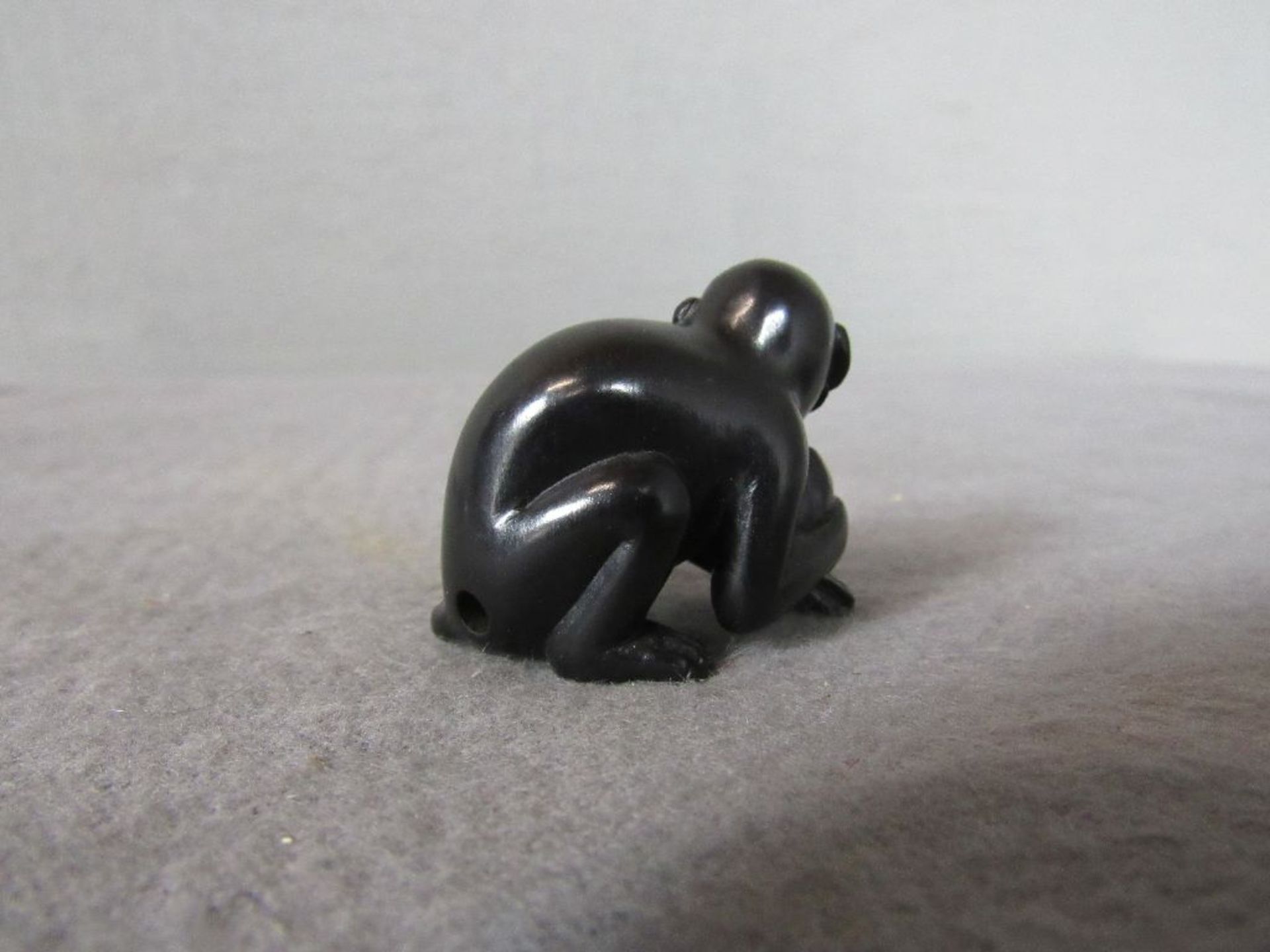 Netsuke Buchsbaum hier: Affe- - -20.00 % buyer's premium on the hammer price19.00 % VAT on buyer's - Image 2 of 3