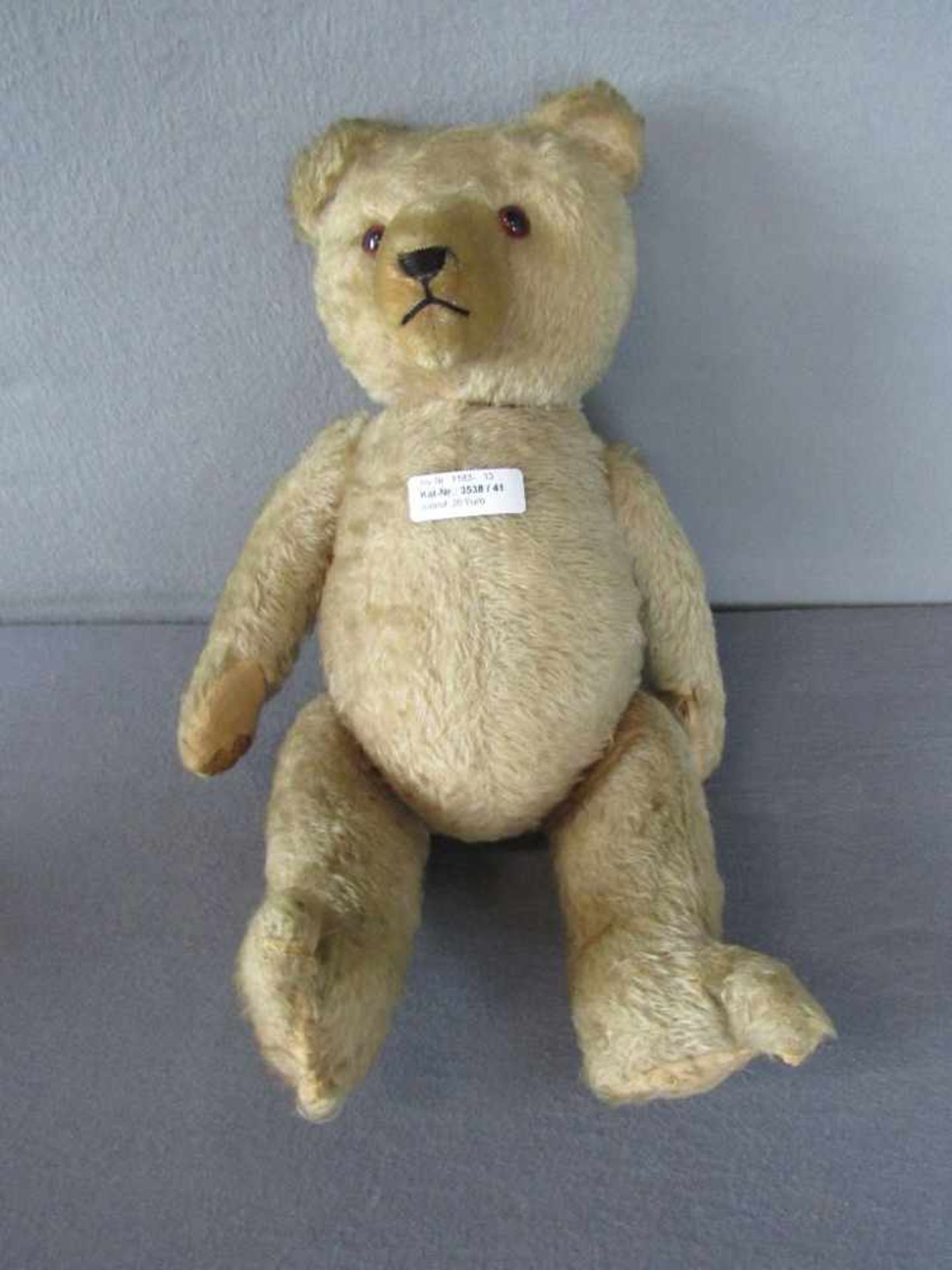 Antiker Teddybär, bespielt, 48cm hoch- - -20.00 % buyer's premium on the hammer price19.00 % VAT