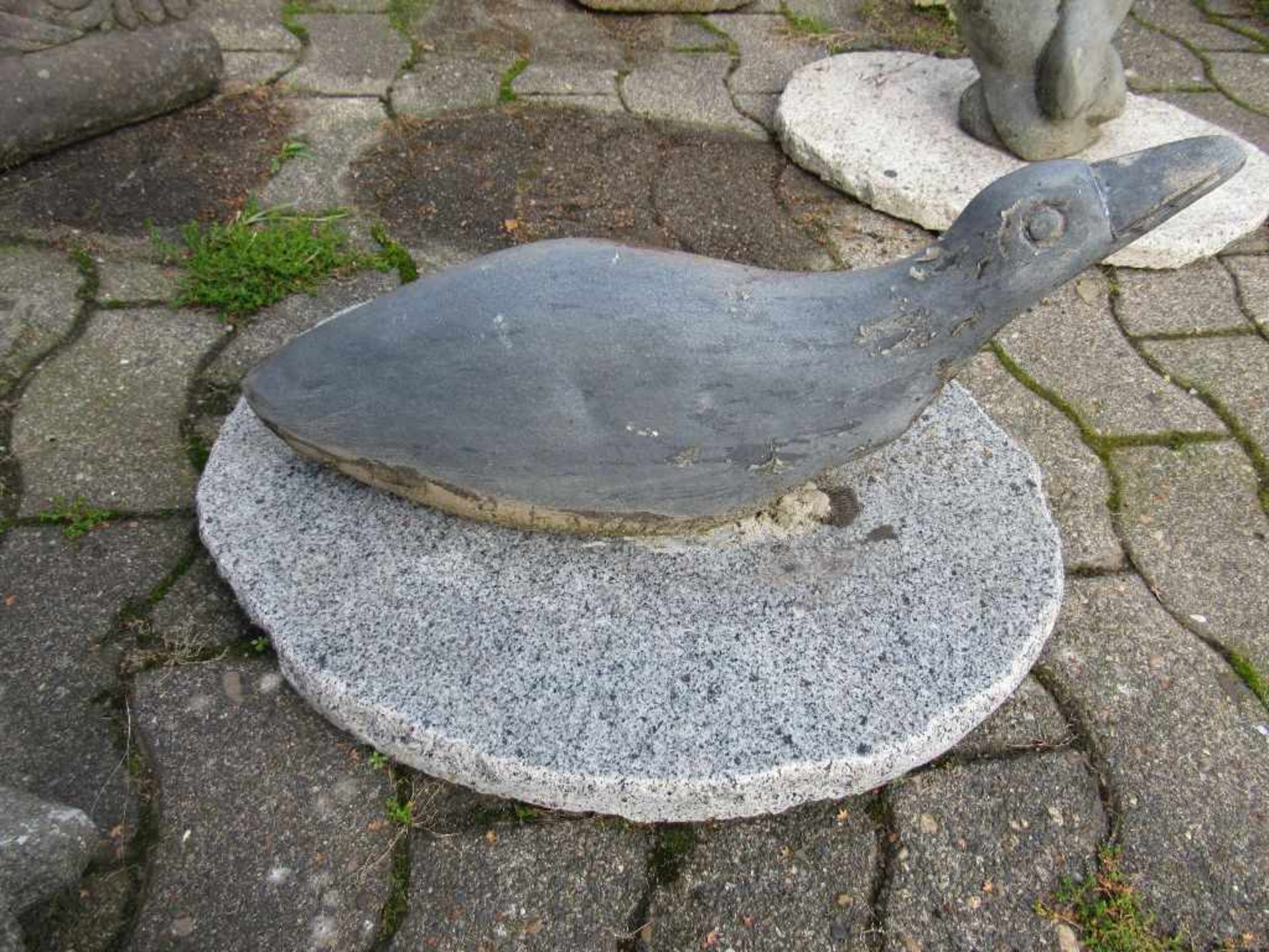 Skulptur Stein auf Platte Fabelwesen- - -20.00 % buyer's premium on the hammer price19.00 % VAT on