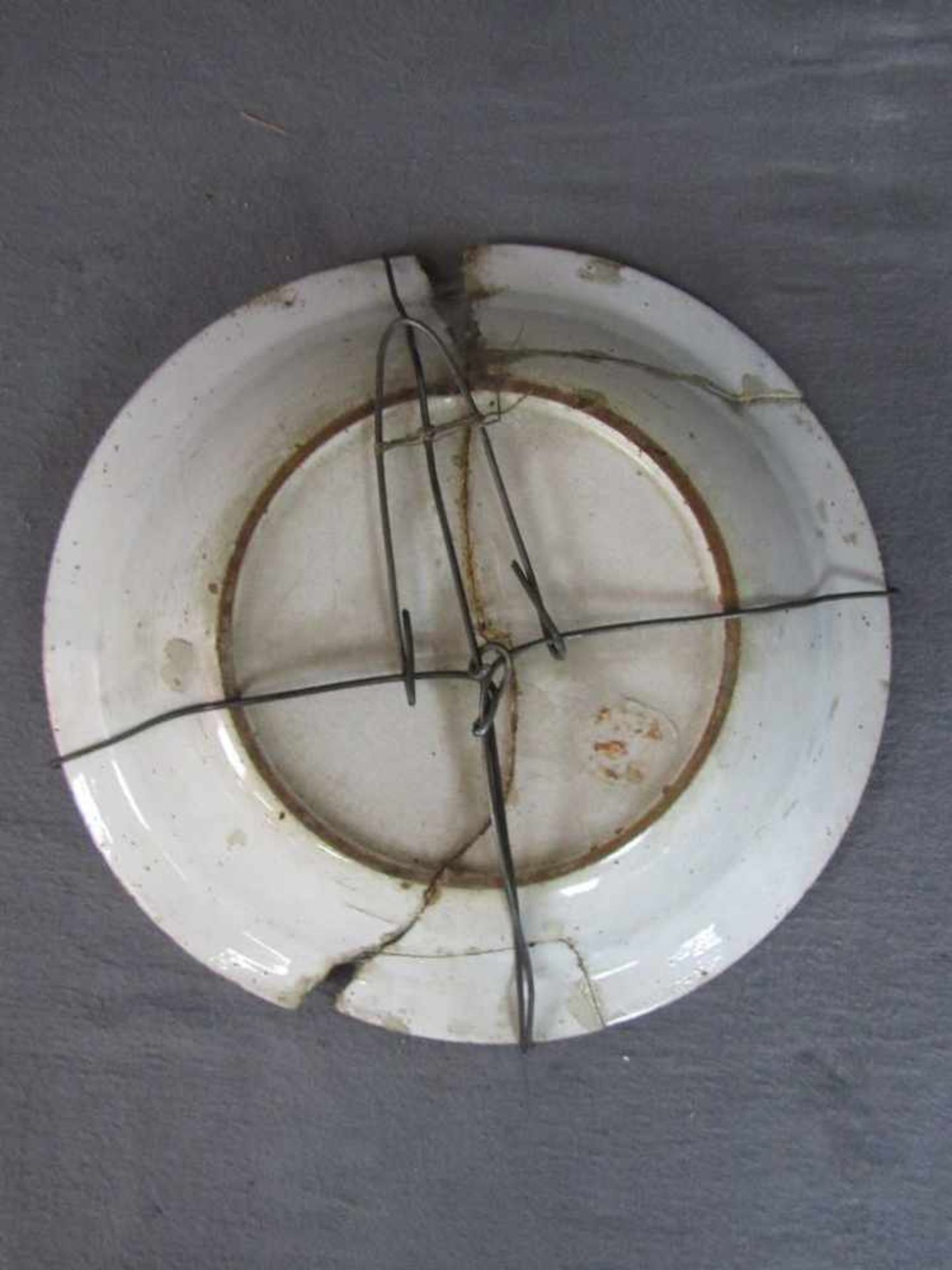Antiker Keramikteller schlecht restauriert geschätzt 1700 Durchmesser 28cm- - -20.00 % buyer's - Image 2 of 2
