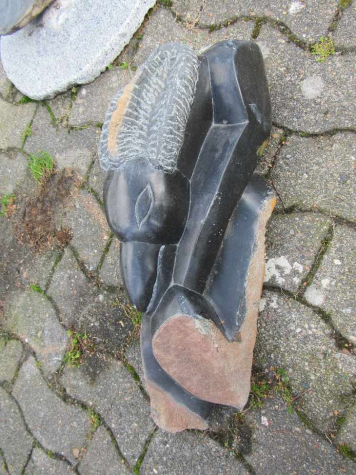 Skulpturhandgeschlagen Stein teilweise poliert ca.57cm lang- - -20.00 % buyer's premium on the