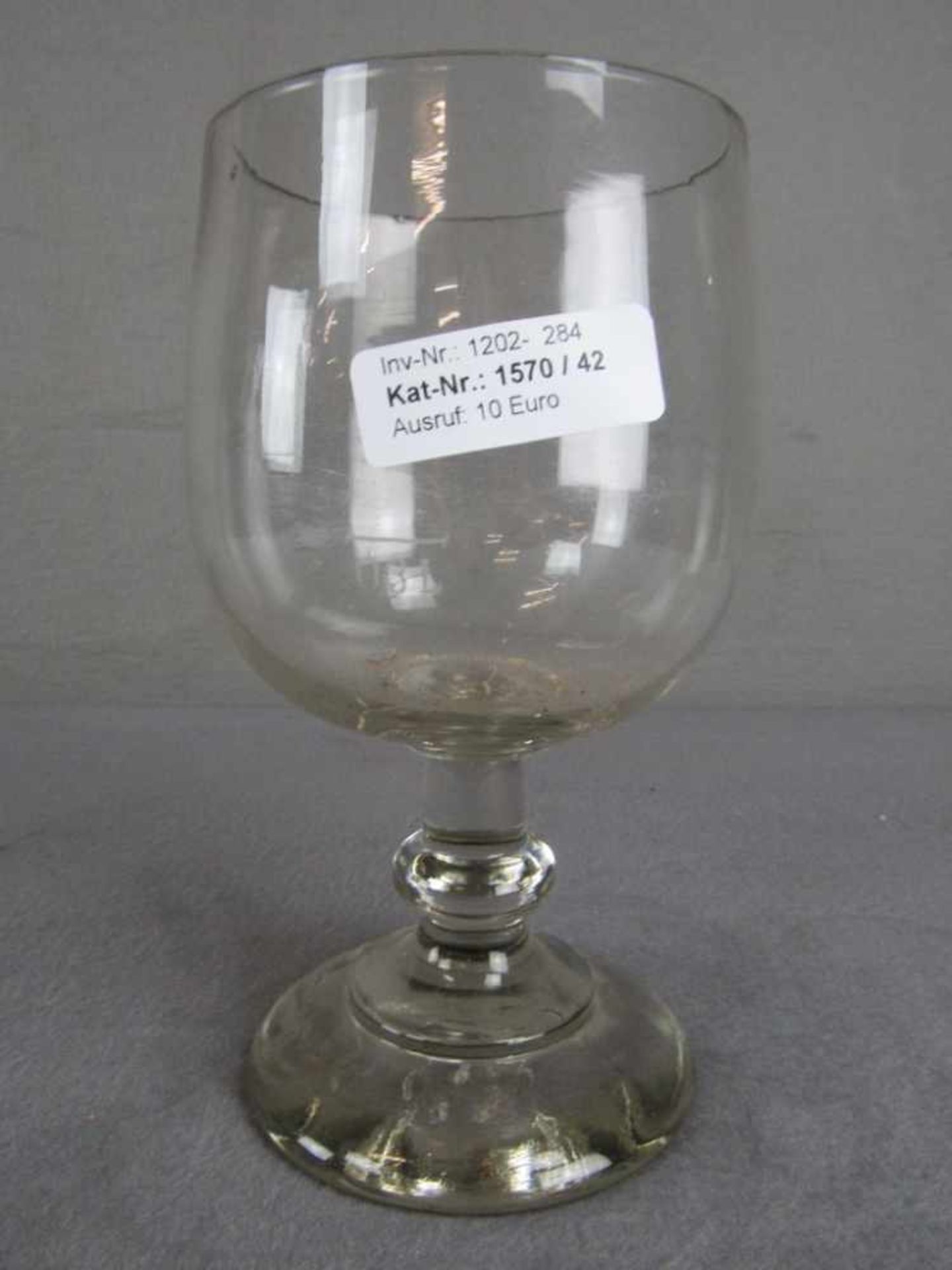 Antikes Fußglas 0,3 Liter 21cm hoch um 1900- - -20.00 % buyer's premium on the hammer price19.00 %