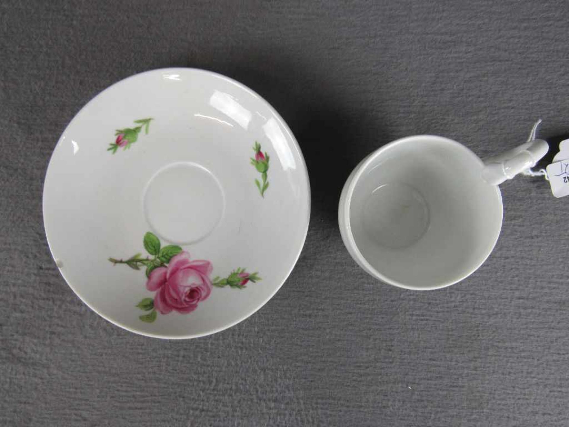 Mokkatasse Meissen Schwertermarke auf Untertasse diese leicht gechipt- - -20.00 % buyer's premium on - Bild 2 aus 4