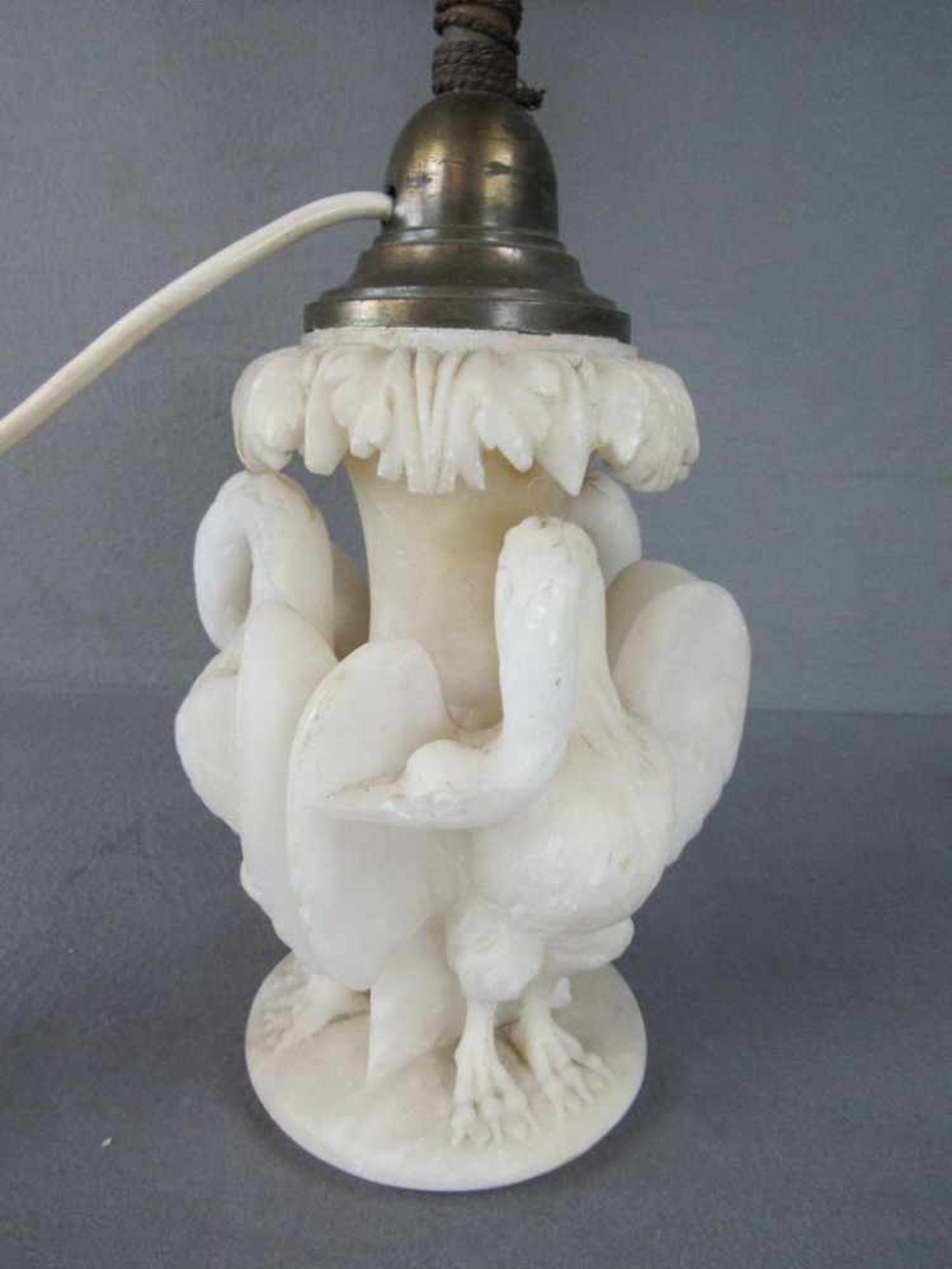 Tischlampe Alabaster Jugendstil umlaufend drei Kraniche schönes Stück um 1920 Höhe:73cm- - -20. - Bild 2 aus 4