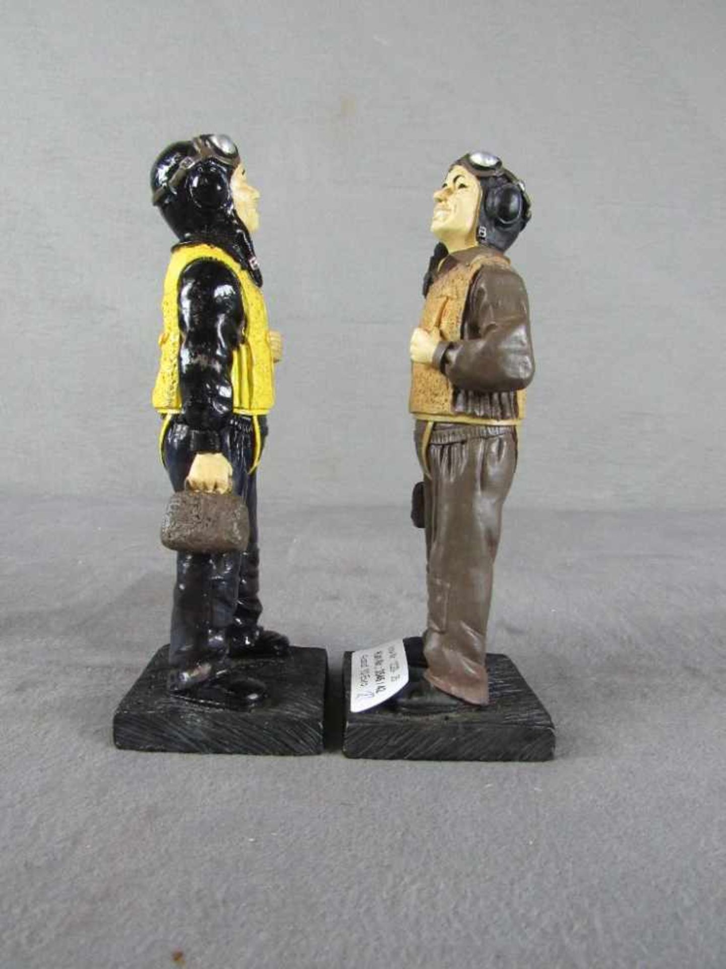 Zwei Figuren Piloten- - -20.00 % buyer's premium on the hammer price19.00 % VAT on buyer's premium - Bild 4 aus 4