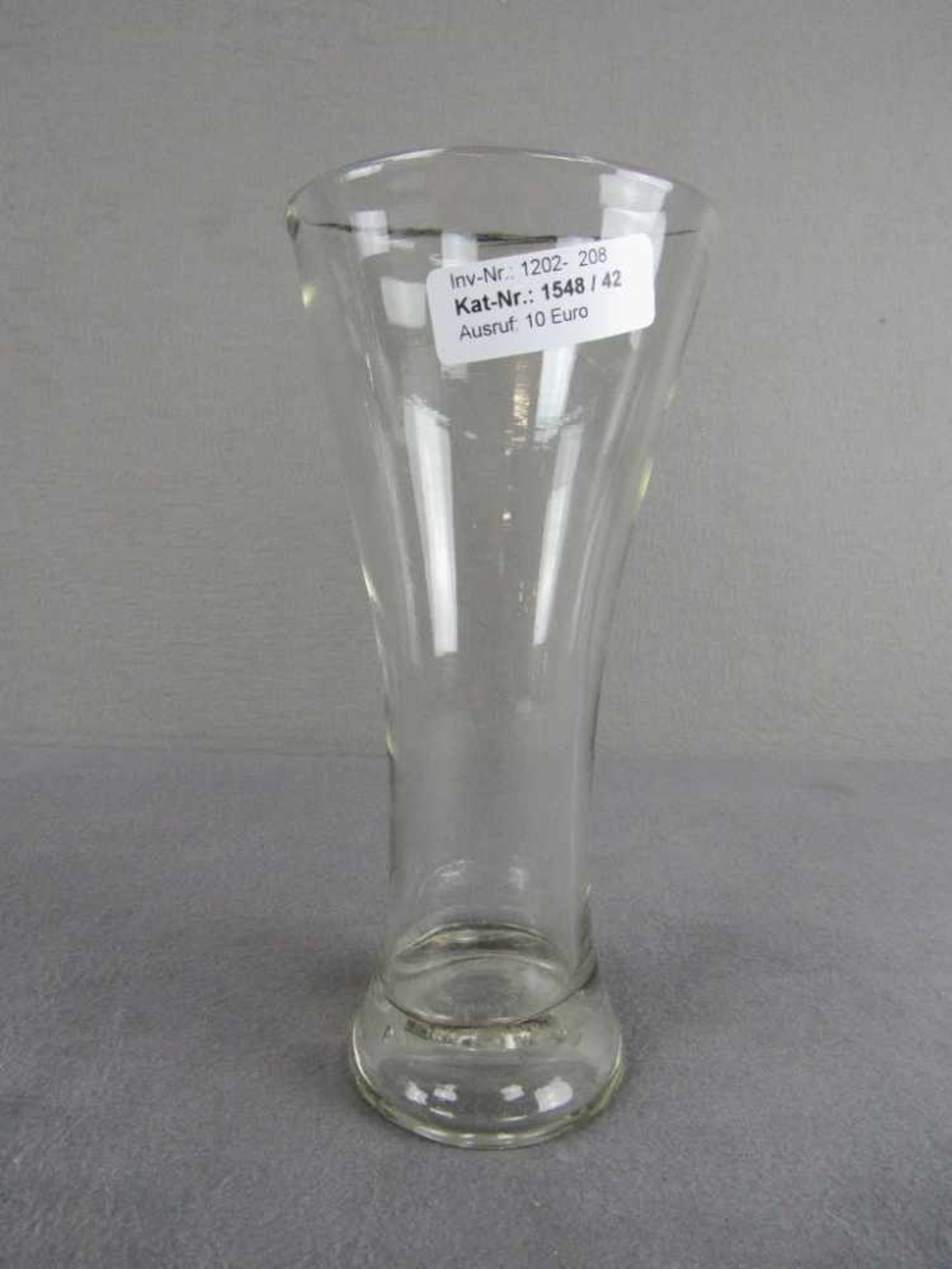 Antikes Glas mundgeblasen mit Abriss hier Vase 23cm hoch- - -20.00 % buyer's premium on the hammer