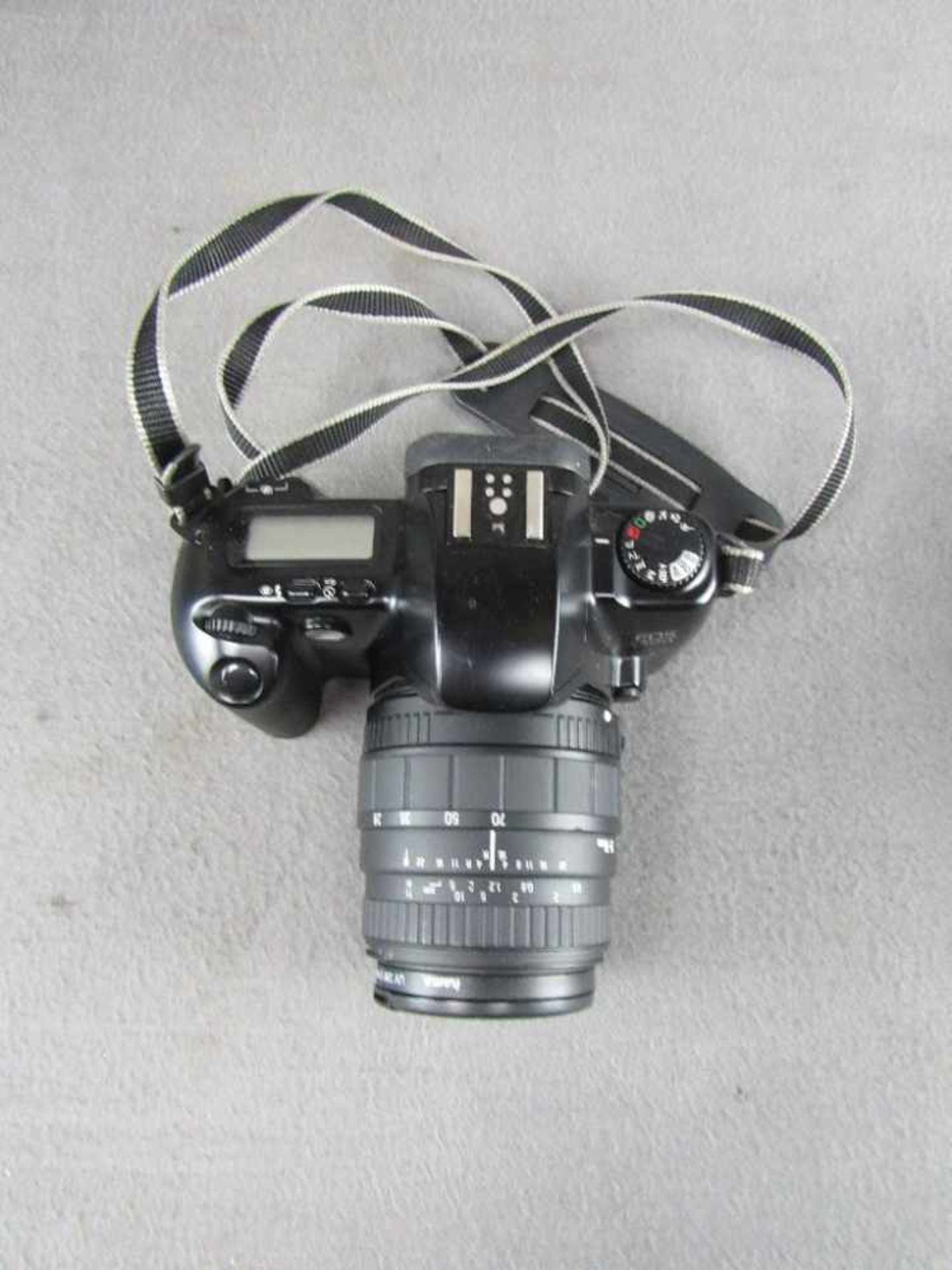 Zwei Kameras Canon Eos 500 & Eos 1000 mit Anleitung und Zusatzobjektiven- - -20.00 % buyer's premium - Bild 4 aus 6