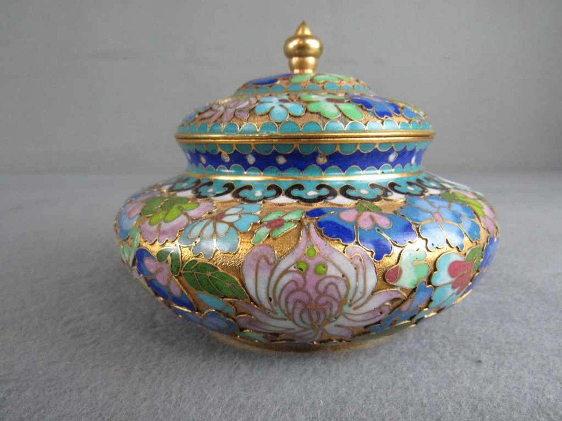 Aisatische Deckeldose Cloisonne Durchmesser 12cm- - -20.00 % buyer's premium on the hammer price19. - Image 2 of 6