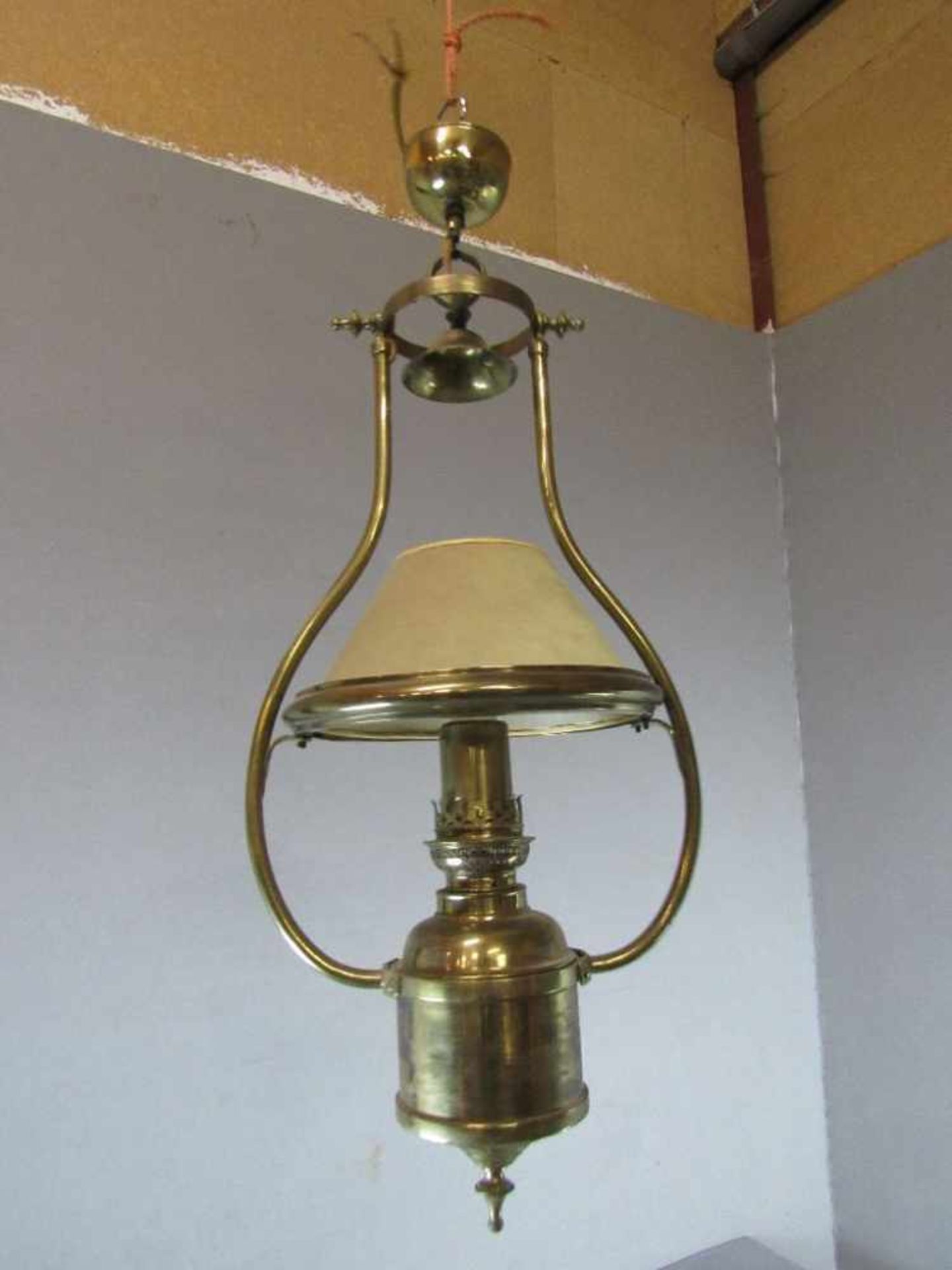 Deckenlampe Messing in Anlehnung einer Petroleumlampe Gesamthöhe:ca67cm- - -20.00 % buyer's - Image 2 of 2