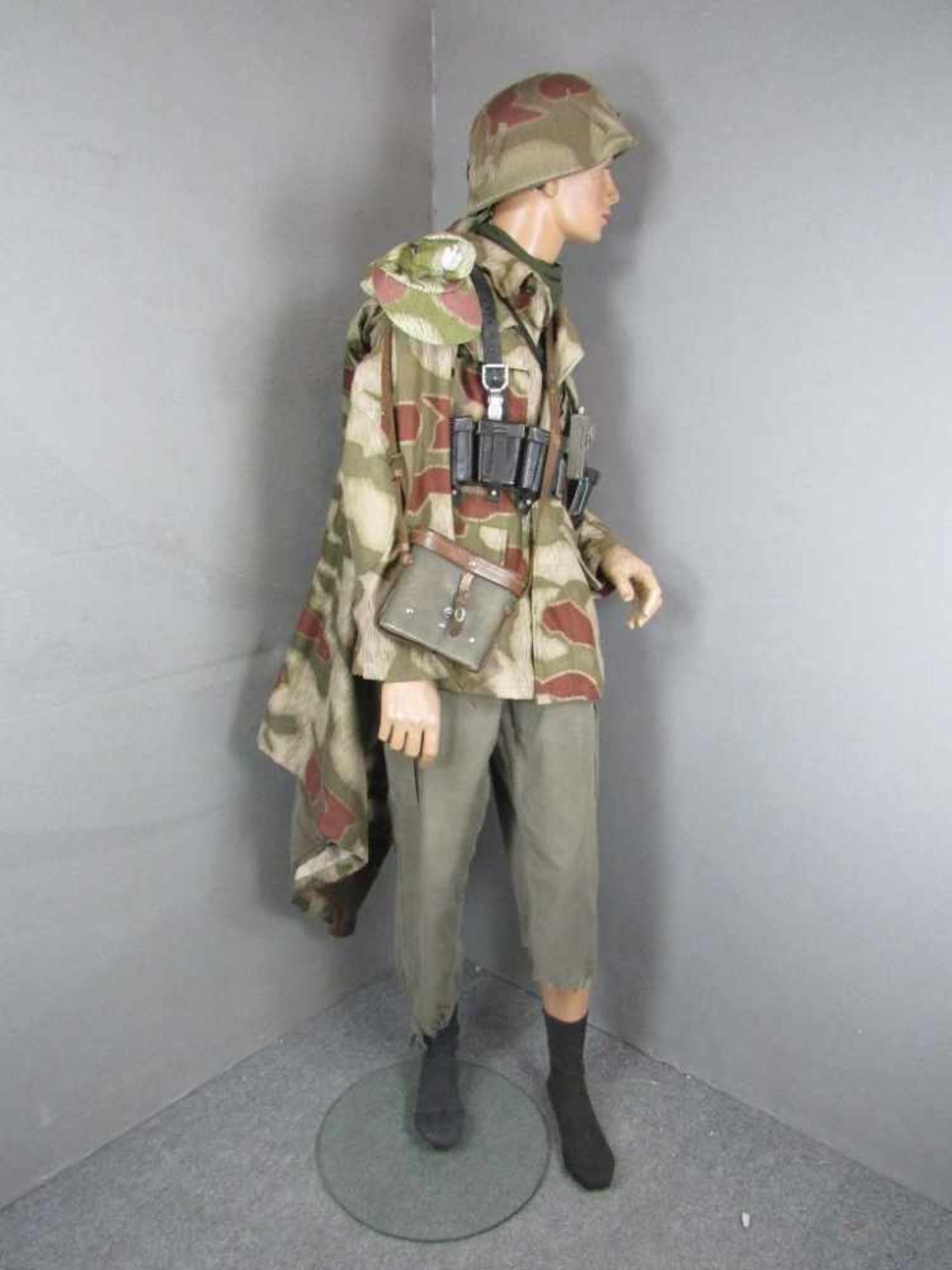 Komplette Uniform früher Bundesgrenzschutz in Tarn komplett mit Puppe anbei seltener Parka im - Bild 2 aus 6