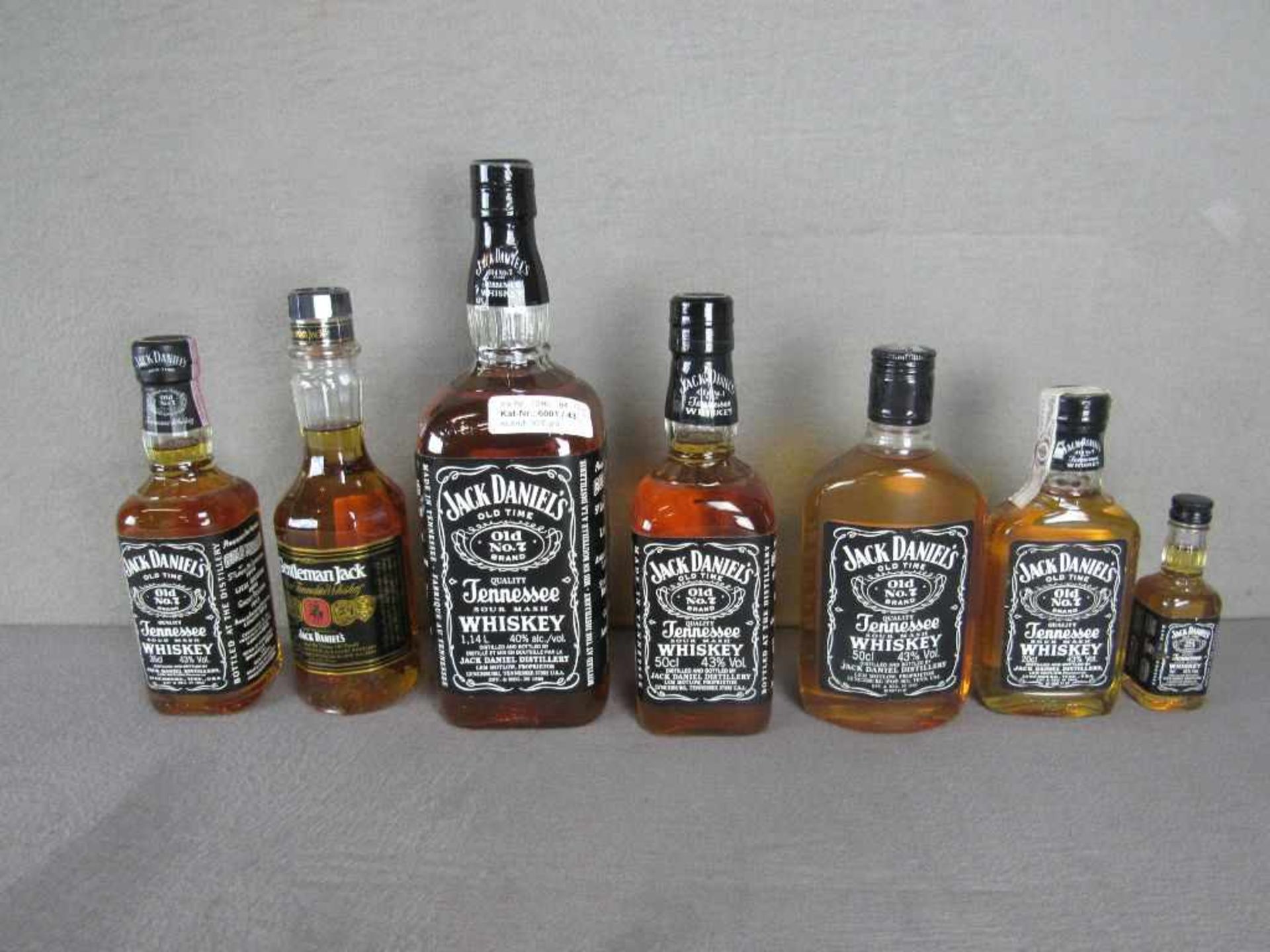Konvolut Jack Daniels sieben Flaschen unter anderem Gentleman Jack- - -20.00 % buyer's premium on