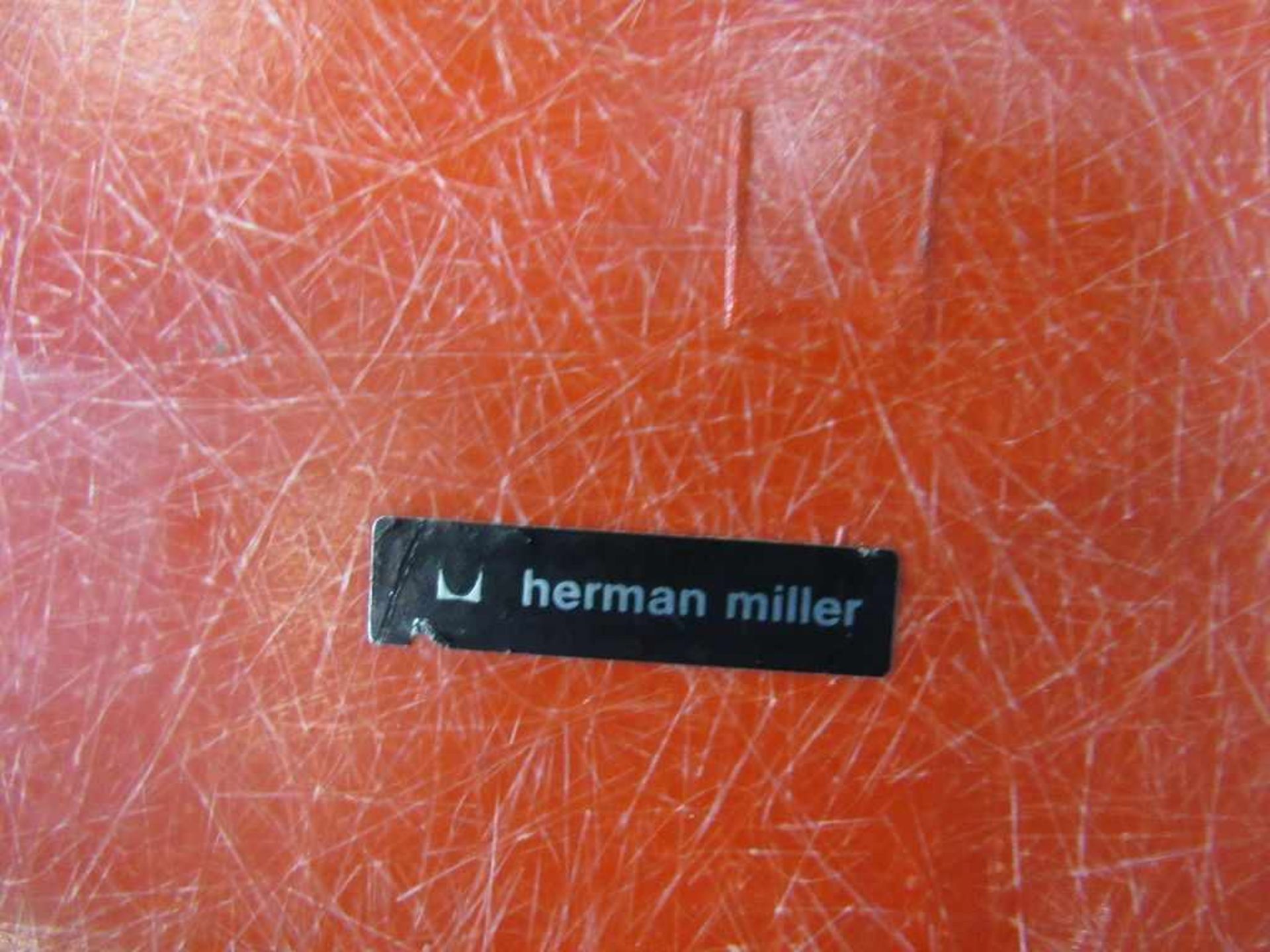 Zwei Sitzschalen Hermann Miller Fiberglas rot gelabelt Space Age 60er Jahre original Eams Side- - - - Bild 3 aus 3