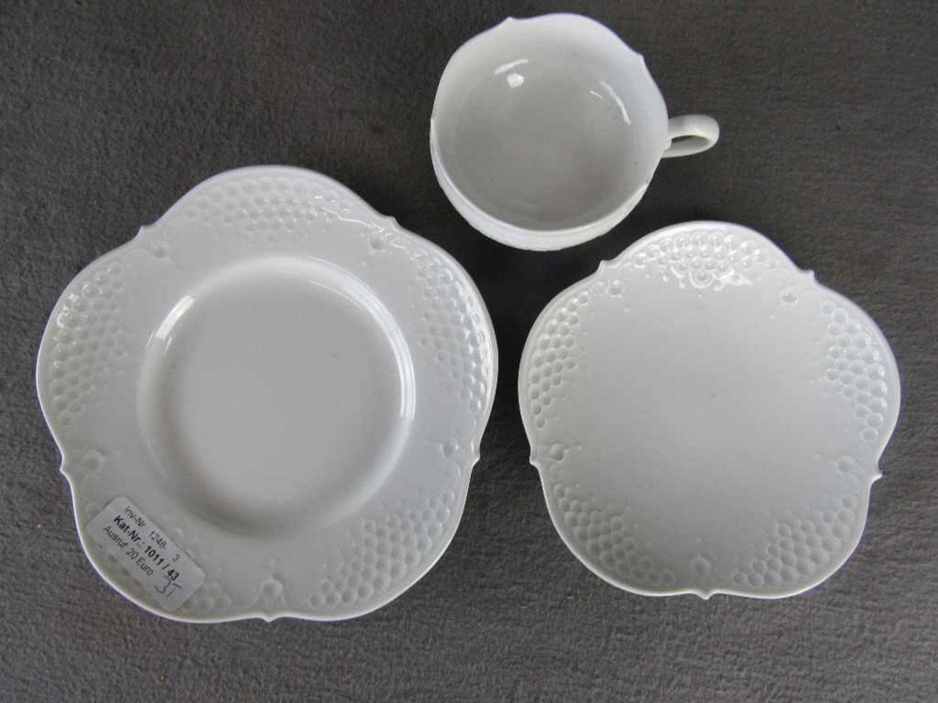 Kaffeegedeck Meissen Schwertermarke dreiteilig- - -20.00 % buyer's premium on the hammer price19. - Bild 3 aus 4