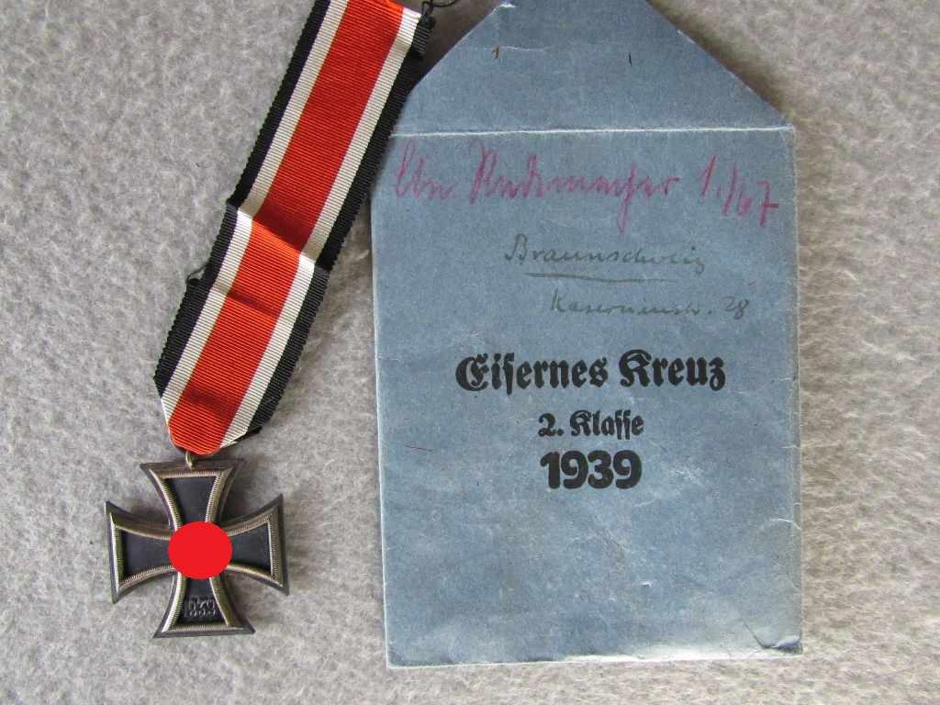 Schöner Nachlaß eines Leutnants 2.WK Urkunden EK1 , EK2 , Verwundetenabzeichen, Orden EK2 in Tüte - Image 5 of 6