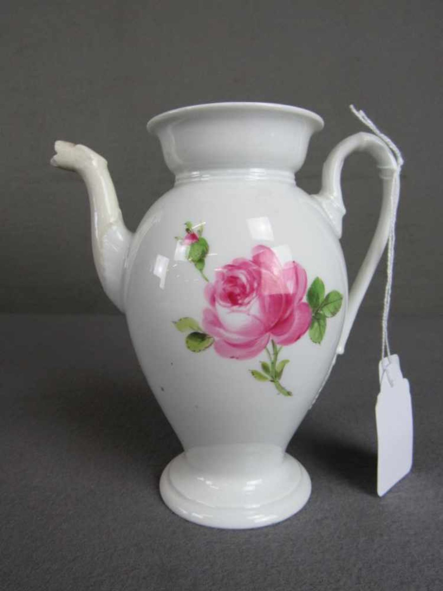 Zwei Meissen Schwertermarke Kannen Restaurationsobjekte- - -20.00 % buyer's premium on the hammer