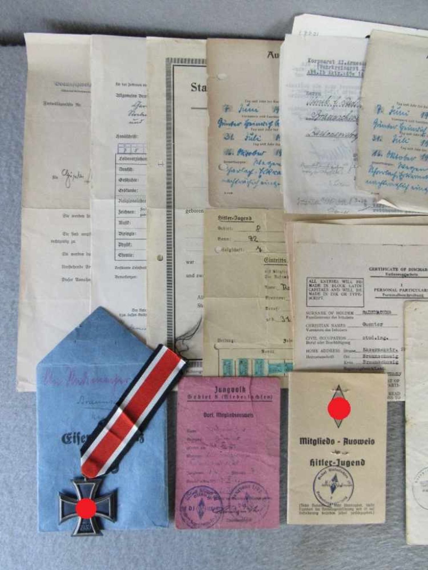Schöner Nachlaß eines Leutnants 2.WK Urkunden EK1 , EK2 , Verwundetenabzeichen, Orden EK2 in Tüte - Image 2 of 6