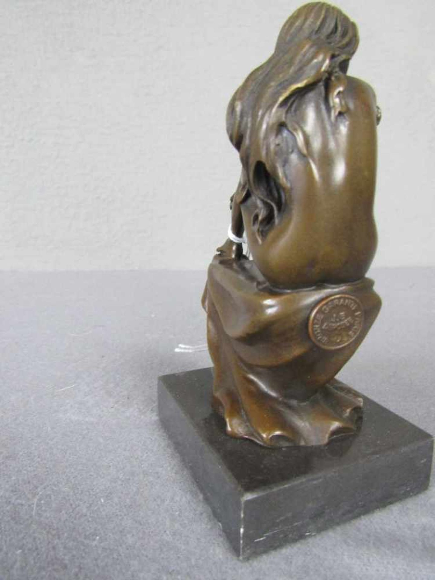 Bronzeskulptur Aktszene in Jugendstilmanier ca.14cm hoch- - -20.00 % buyer's premium on the hammer - Image 3 of 4