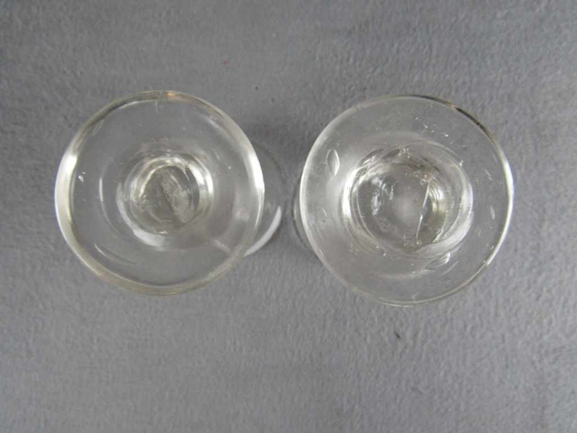 Antikes Glas mundgeblasen mit Abriss hier zwei Tulpenbecher 10,5cm hoch 1x gesprungen- - -20.00 % - Bild 3 aus 3