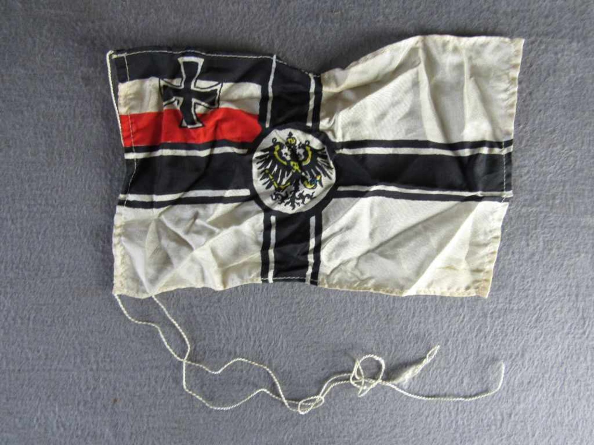 Tischwimpel 1.WK Kriegsmarine guter Zustand ca.22x15cm- - -20.00 % buyer's premium on the hammer - Bild 2 aus 2