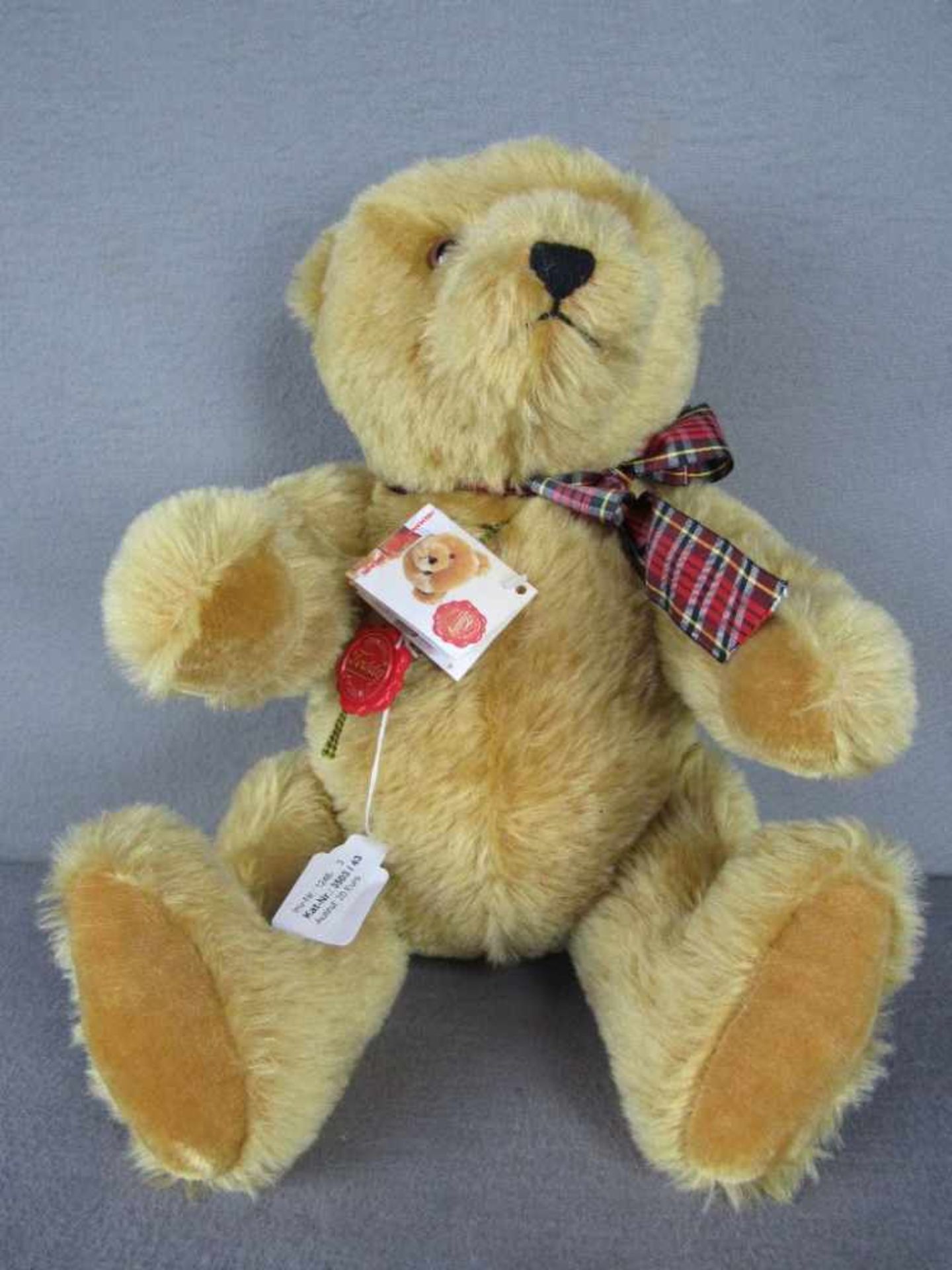 Hermann Teddy original unbespieltes Vitrinenstück Höhe:45cm- - -20.00 % buyer's premium on the