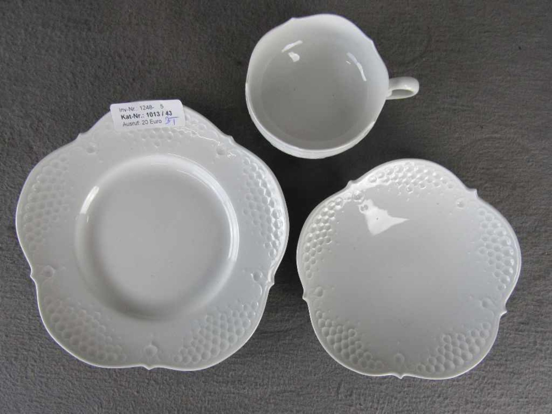 Kaffeegedeck Meissen Schwertermarke dreiteilig- - -20.00 % buyer's premium on the hammer price19. - Bild 3 aus 4