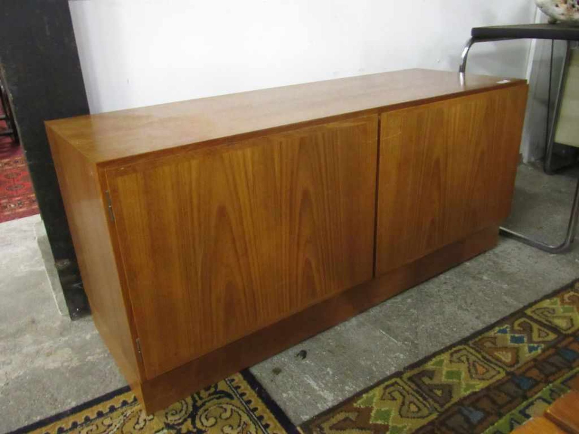 Kleines Sideboard Space Age 60er Jahre ca.44x120x56cm- - -20.00 % buyer's premium on the hammer - Bild 2 aus 2