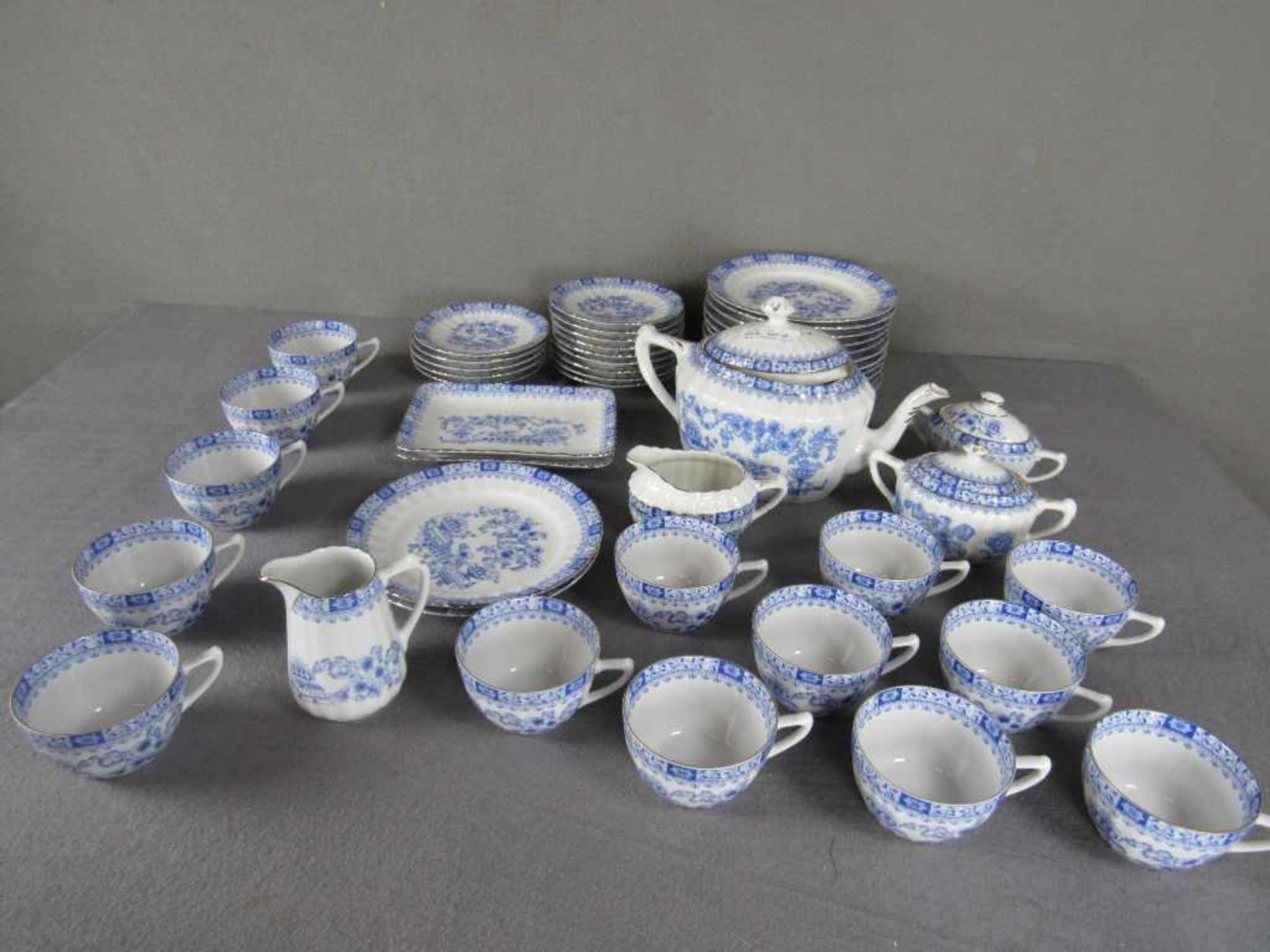 Großes Kaffeeservice China blau Teeservice- - -20.00 % buyer's premium on the hammer price19.00 %