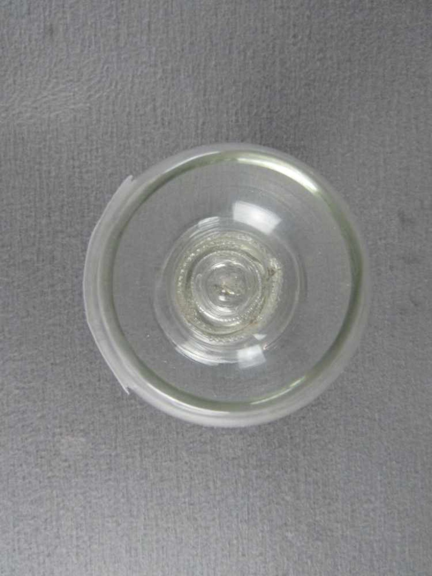 Kleines Pokalglas antik 12,5cm hoch- - -20.00 % buyer's premium on the hammer price19.00 % VAT on - Bild 2 aus 3