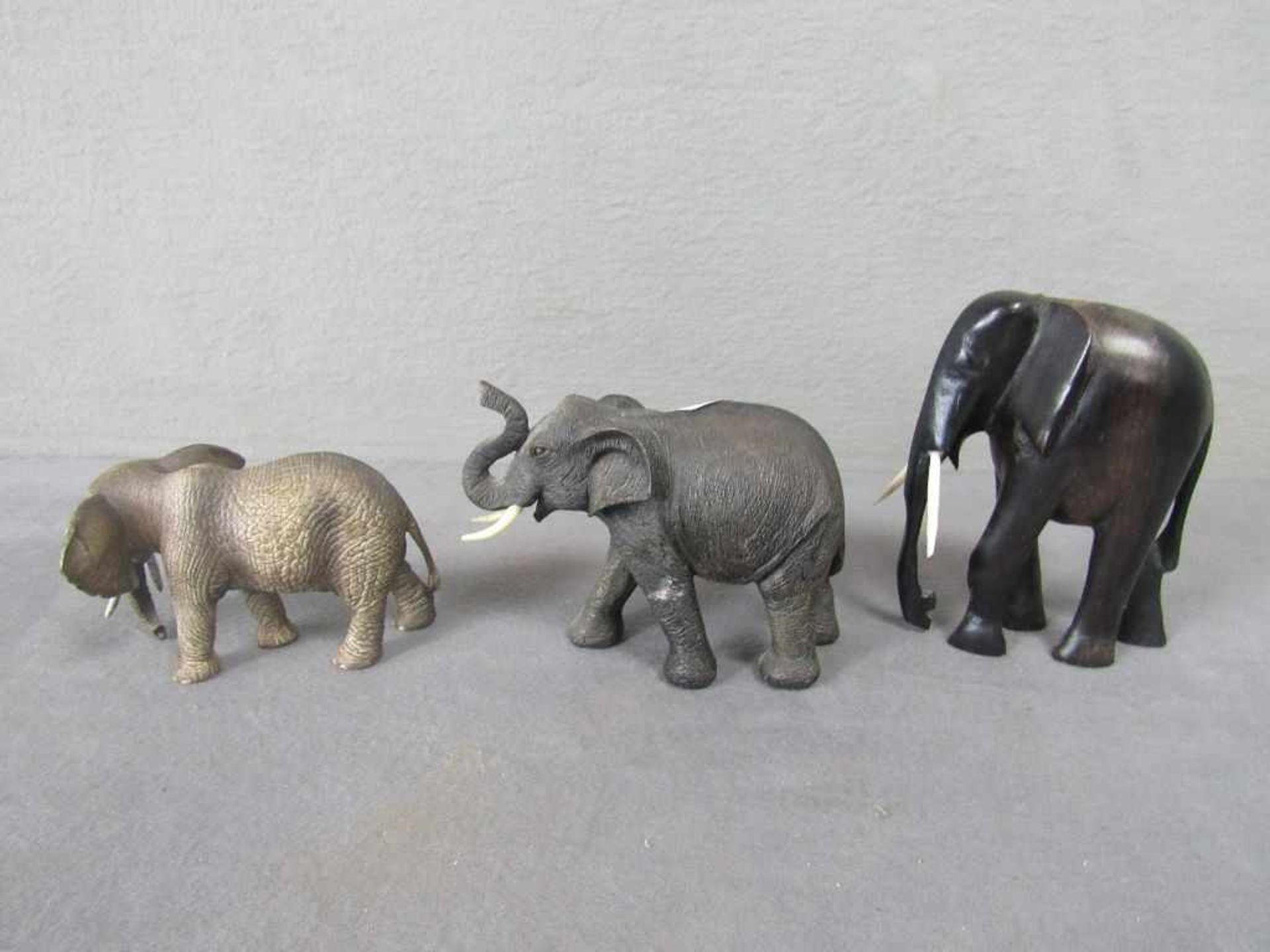 Konvolut drei Elefantenskulpturen 9-16cm- - -20.00 % buyer's premium on the hammer price19.00 % - Bild 2 aus 3