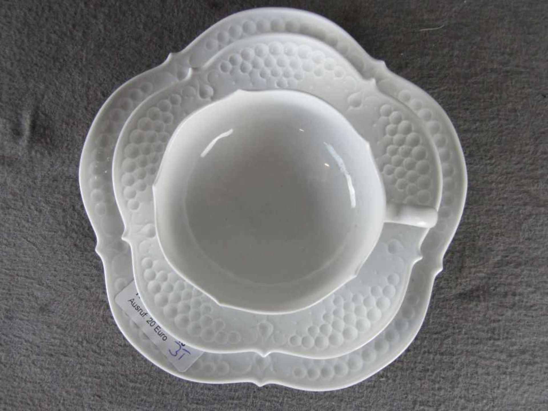 Kaffeegedeck Meissen Schwertermarke dreiteilig- - -20.00 % buyer's premium on the hammer price19. - Bild 2 aus 4