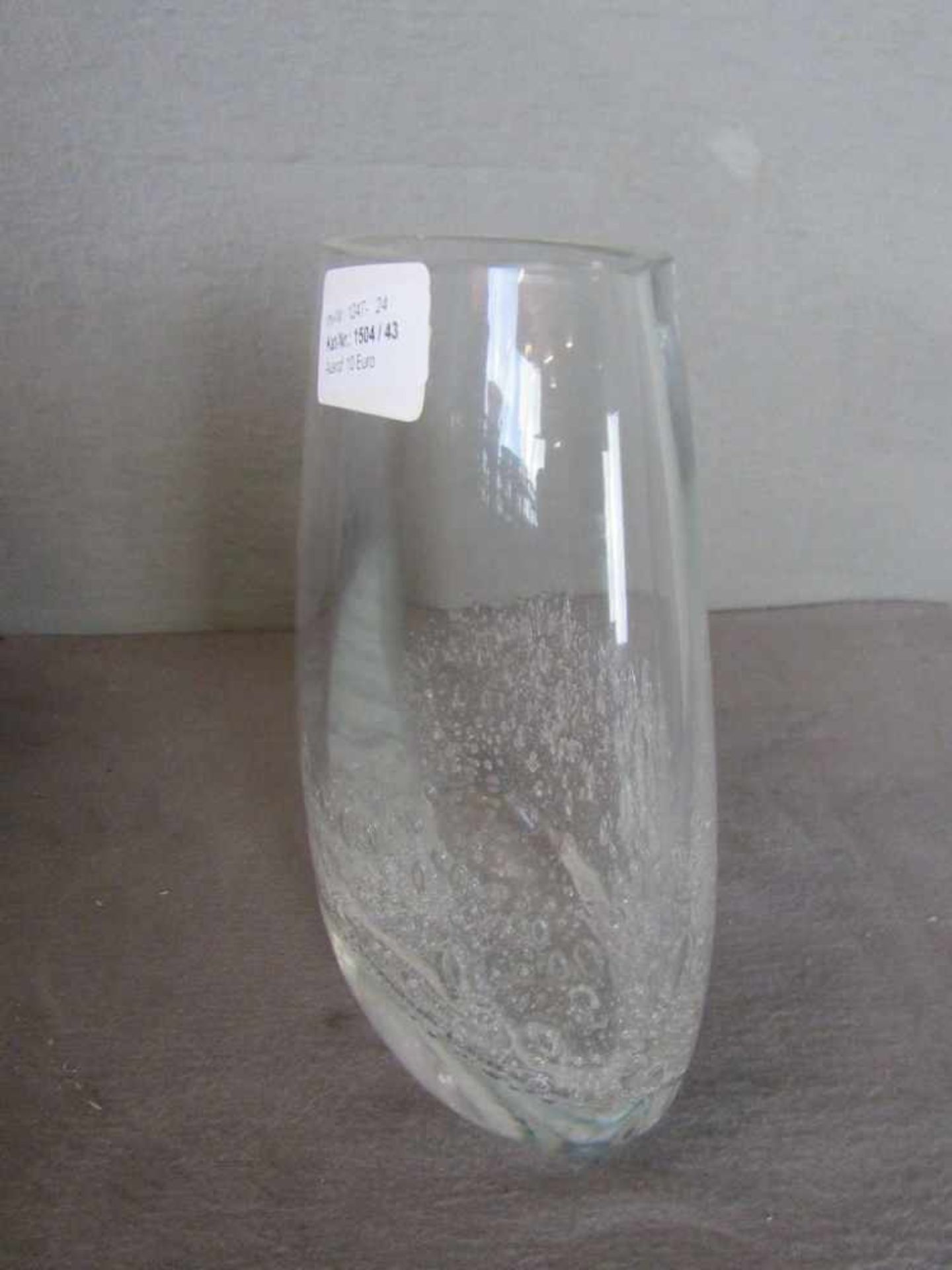 Designervase Klarglas mit Lufteinschlüssen 21cm hoch- - -20.00 % buyer's premium on the hammer - Bild 2 aus 2