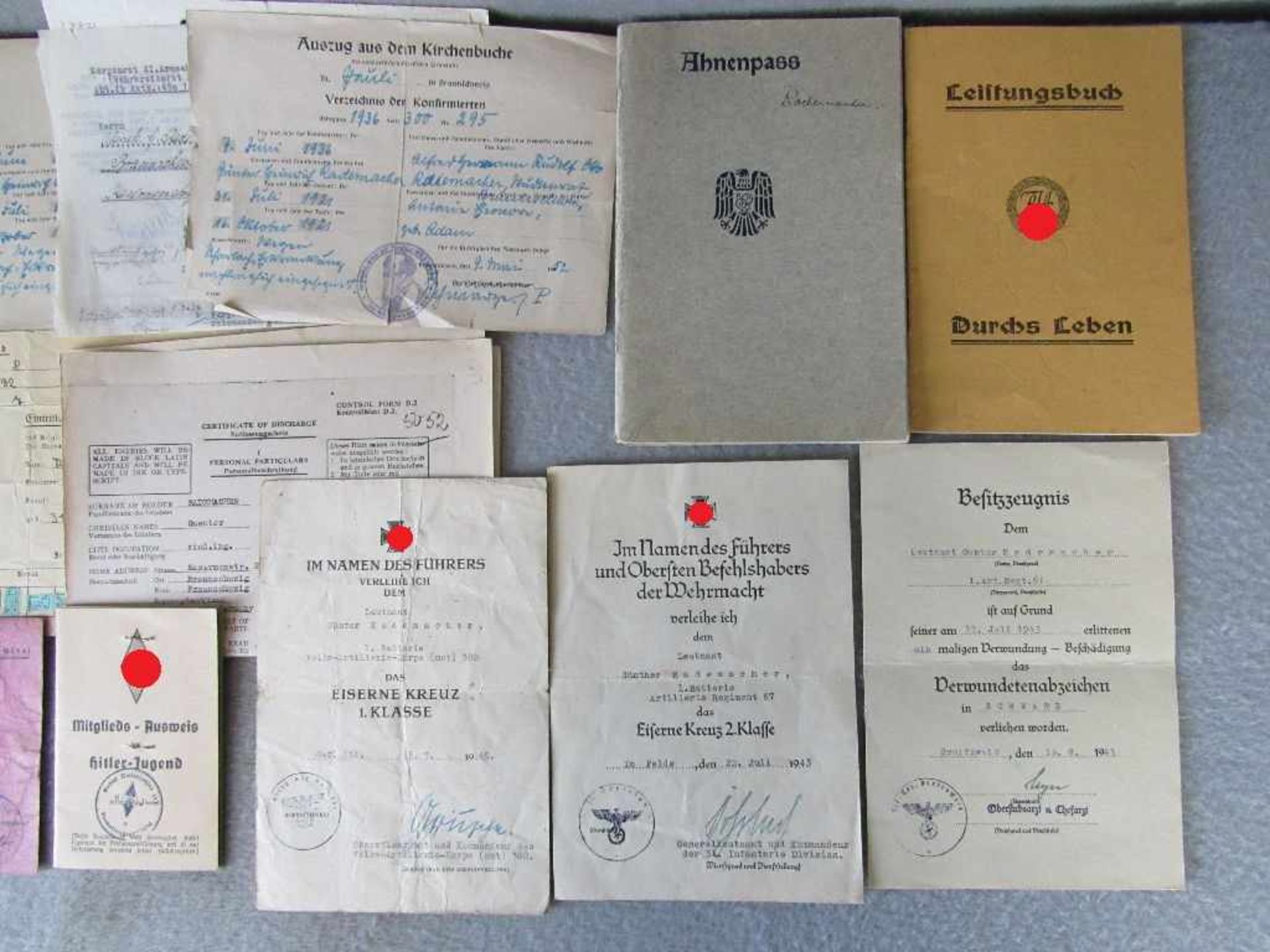 Schöner Nachlaß eines Leutnants 2.WK Urkunden EK1 , EK2 , Verwundetenabzeichen, Orden EK2 in Tüte - Image 3 of 6