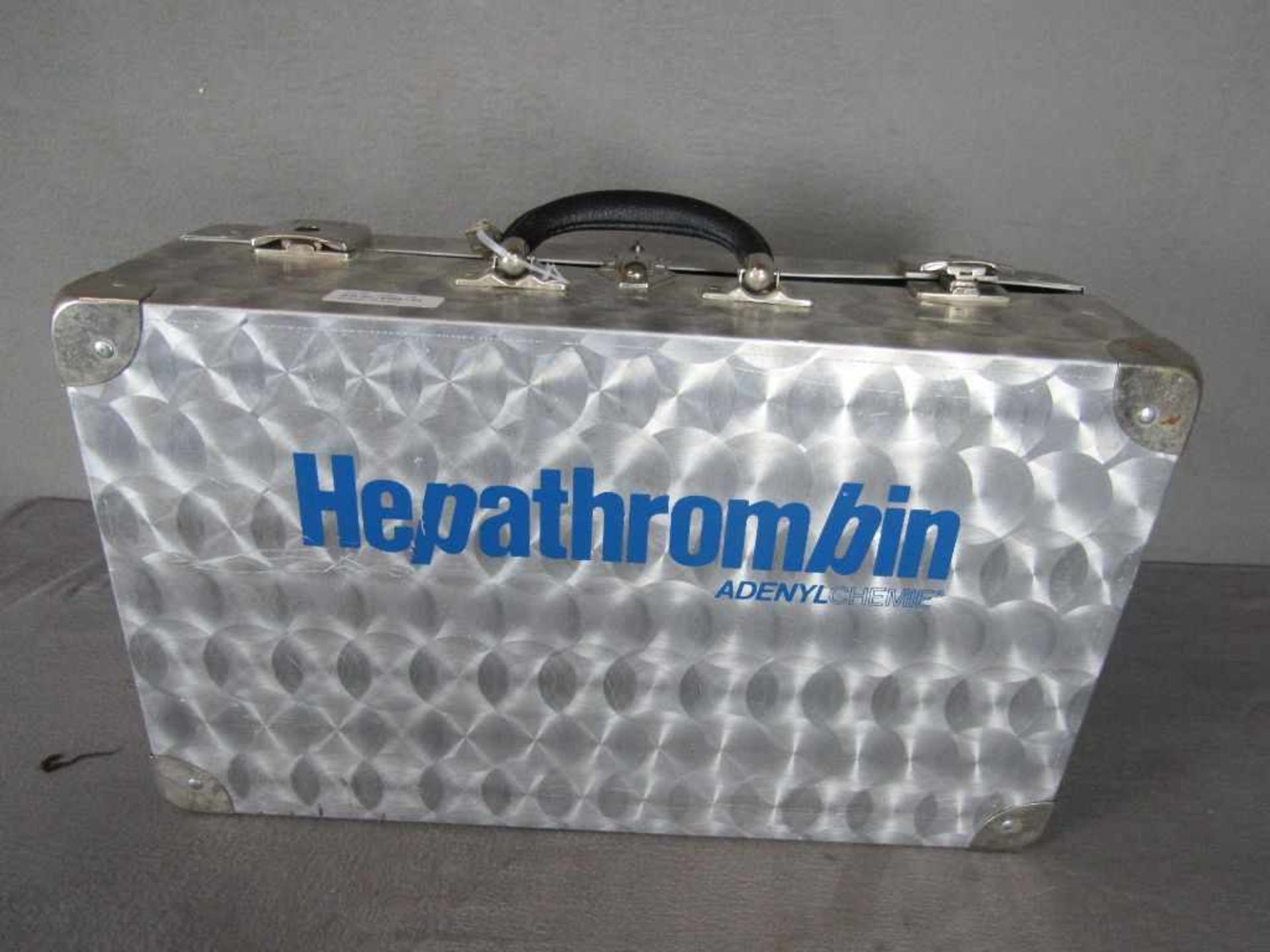 Koffer Hepathrombin gefüllt- - -20.00 % buyer's premium on the hammer price19.00 % VAT on buyer's