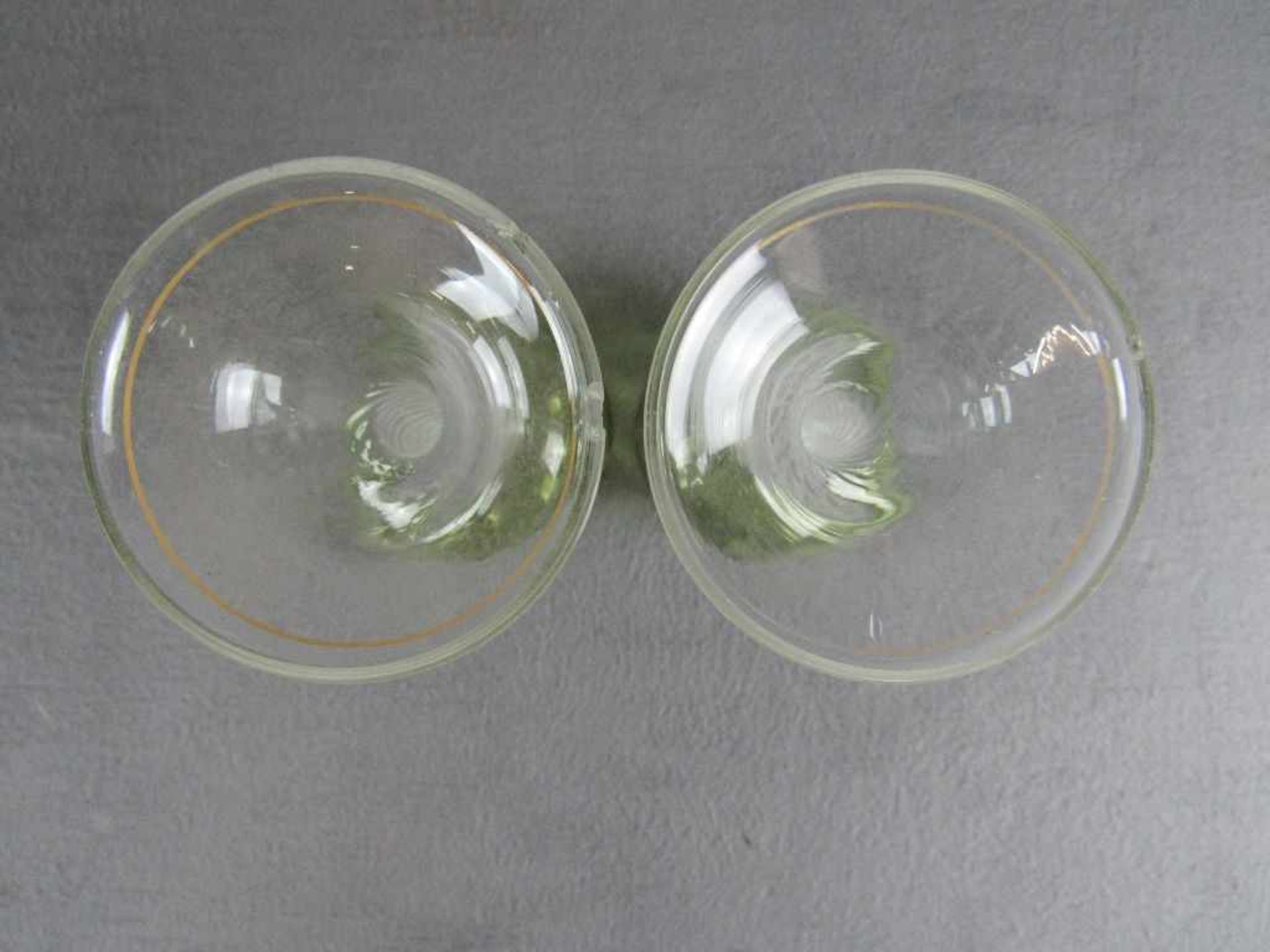 Zwei antike Grünglasgläser gedrehter Stiel mundgeblasen 18,5cm hoch- - -20.00 % buyer's premium on - Bild 3 aus 3