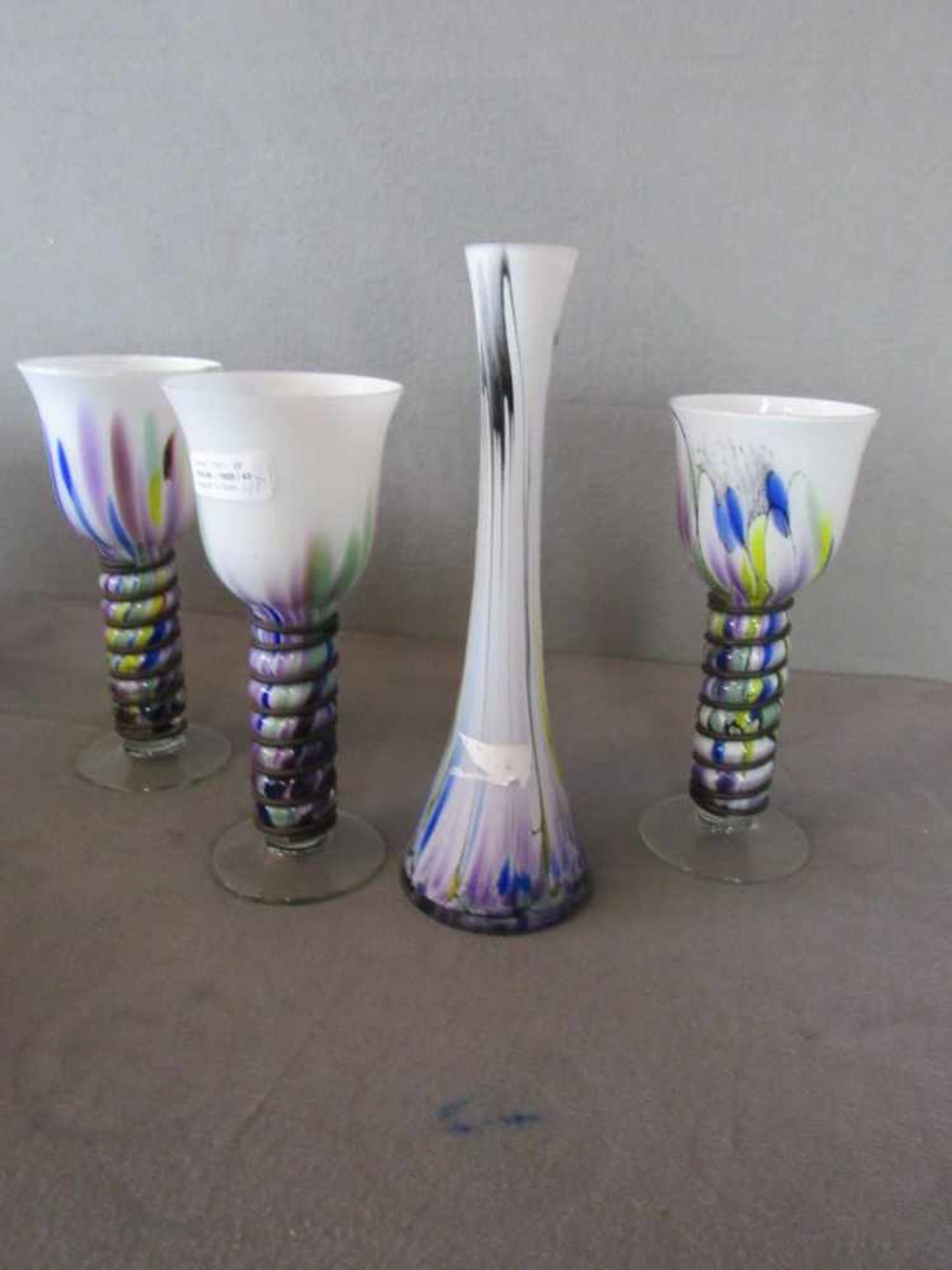 Vier Designer Glasteile handarbeit drei Pokale und Vase farbenfrohes Glas 27-34cm- - -20.00 % - Image 2 of 2