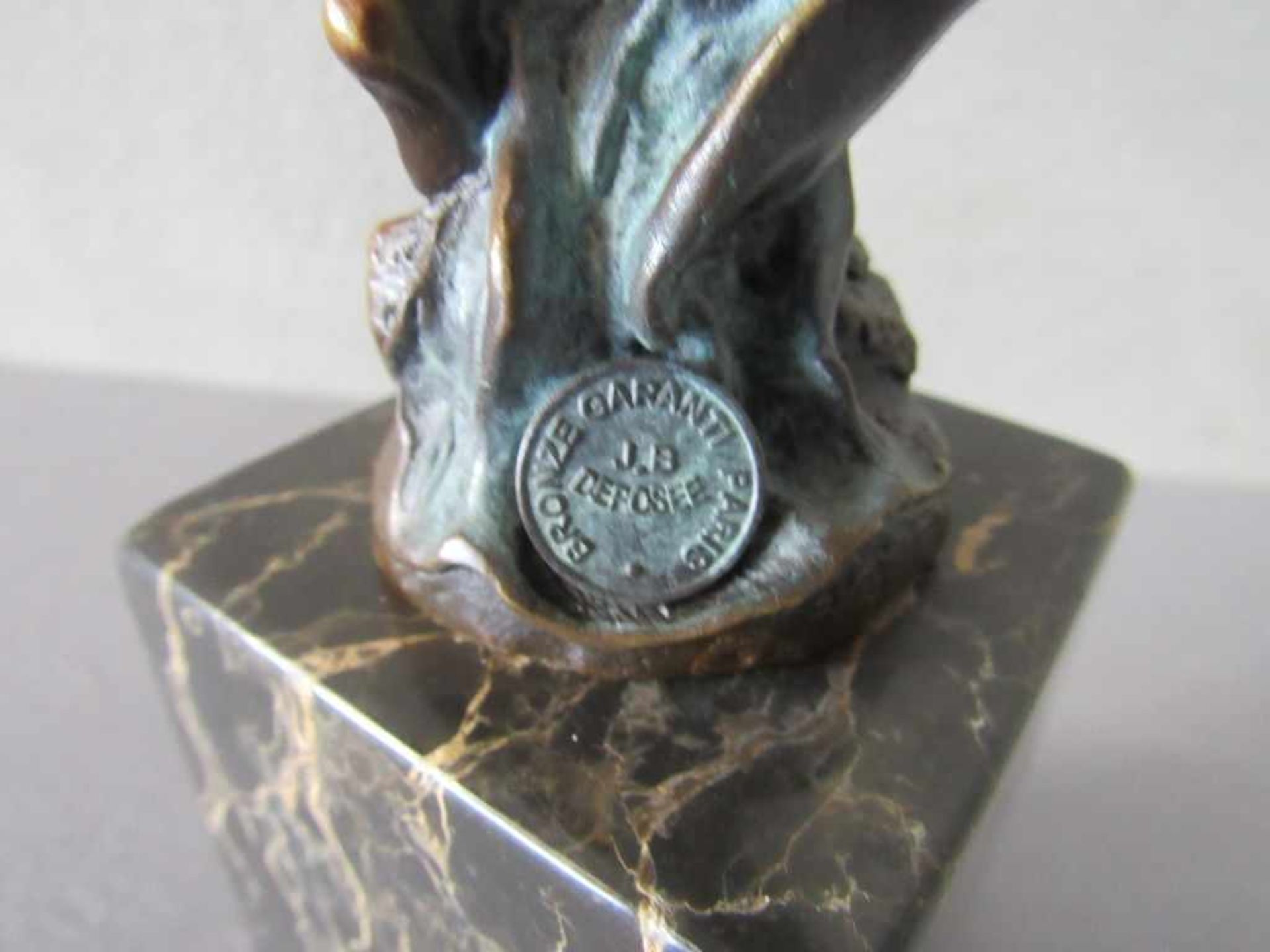 Bronzeskulptur in Jugendstil weiblicher Akt auf Marmor Plinte plakettiert und signiert 35,5cm - Bild 4 aus 4