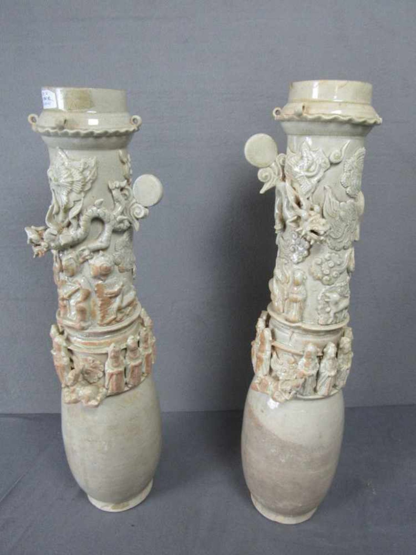 Zwei asiatische Keramik Bodenvasen teilweise Zweidimensional bestoßen ca.66cm hoch- - -20.00 % - Image 2 of 2
