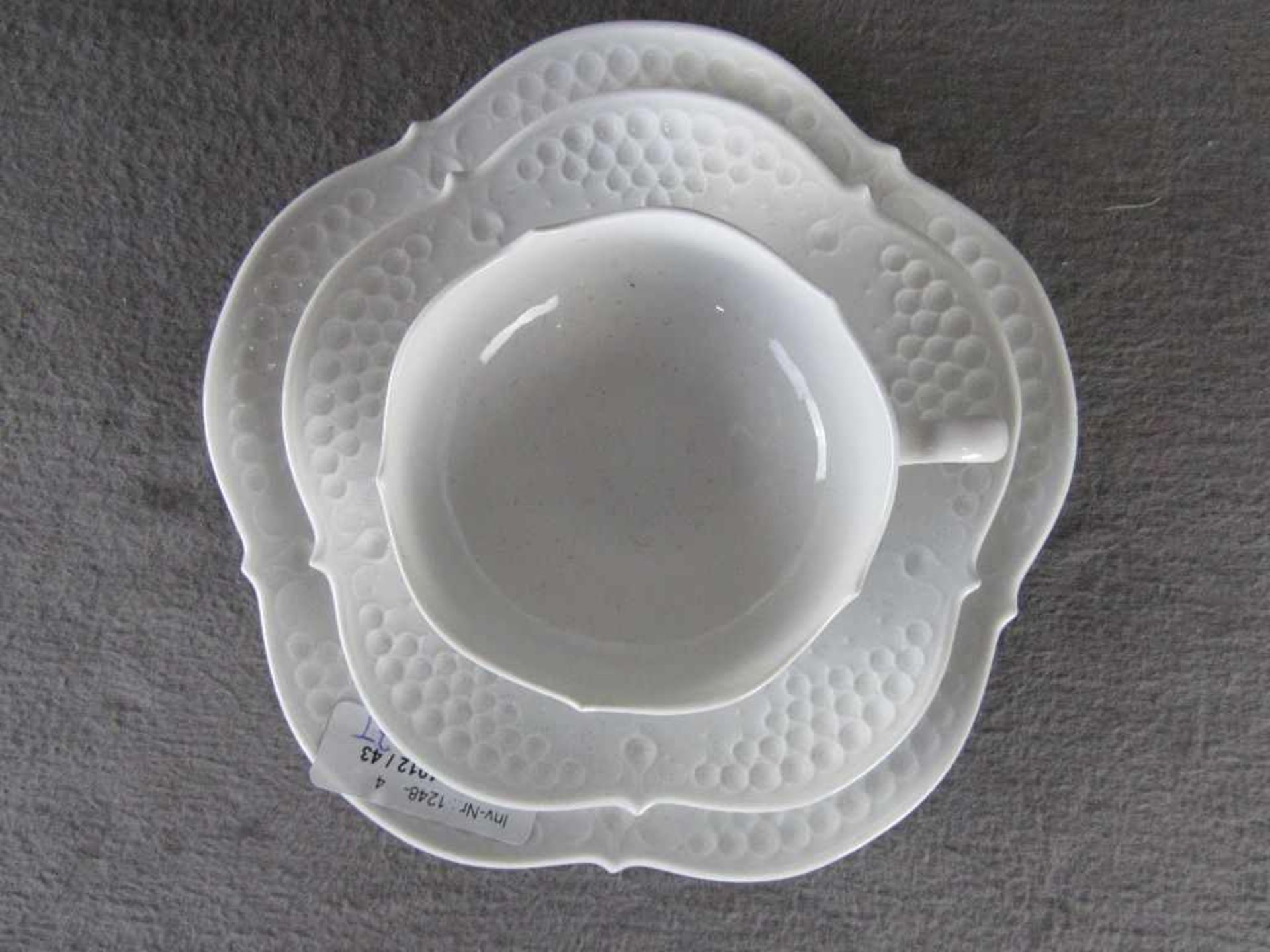 Kaffeegedeck Meissen Schwertermarke dreiteilig- - -20.00 % buyer's premium on the hammer price19. - Bild 2 aus 4