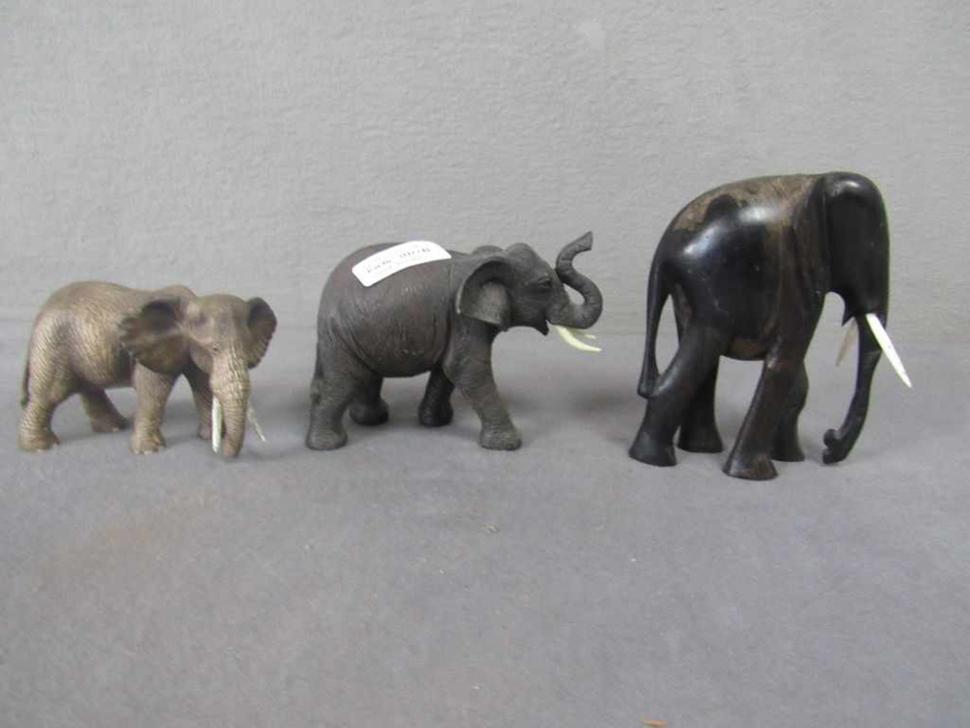 Konvolut drei Elefantenskulpturen 9-16cm- - -20.00 % buyer's premium on the hammer price19.00 %