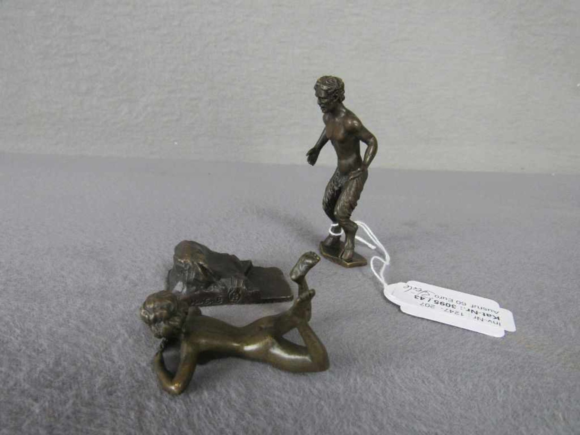 Miniatur Bronze Faun im Liebesakt dreiteilig evtl Wien- - -20.00 % buyer's premium on the hammer - Bild 2 aus 2