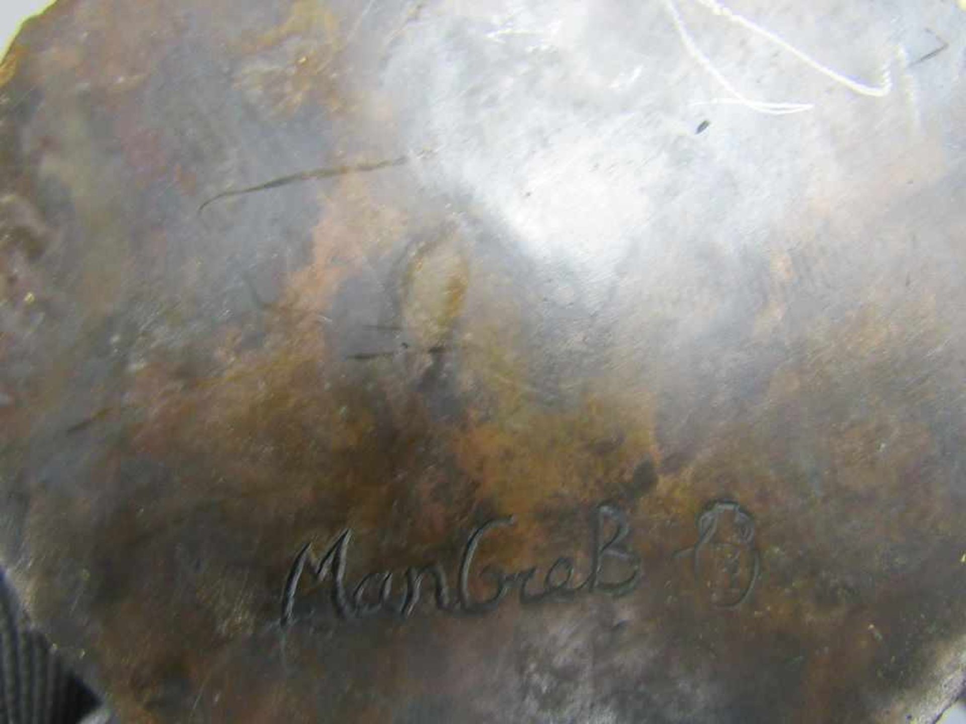 Bronzefigur Faun mit Salzschälchen farbig stafiert unterseits signiert Durchmesser 10 cm- - -20.00 % - Bild 4 aus 4
