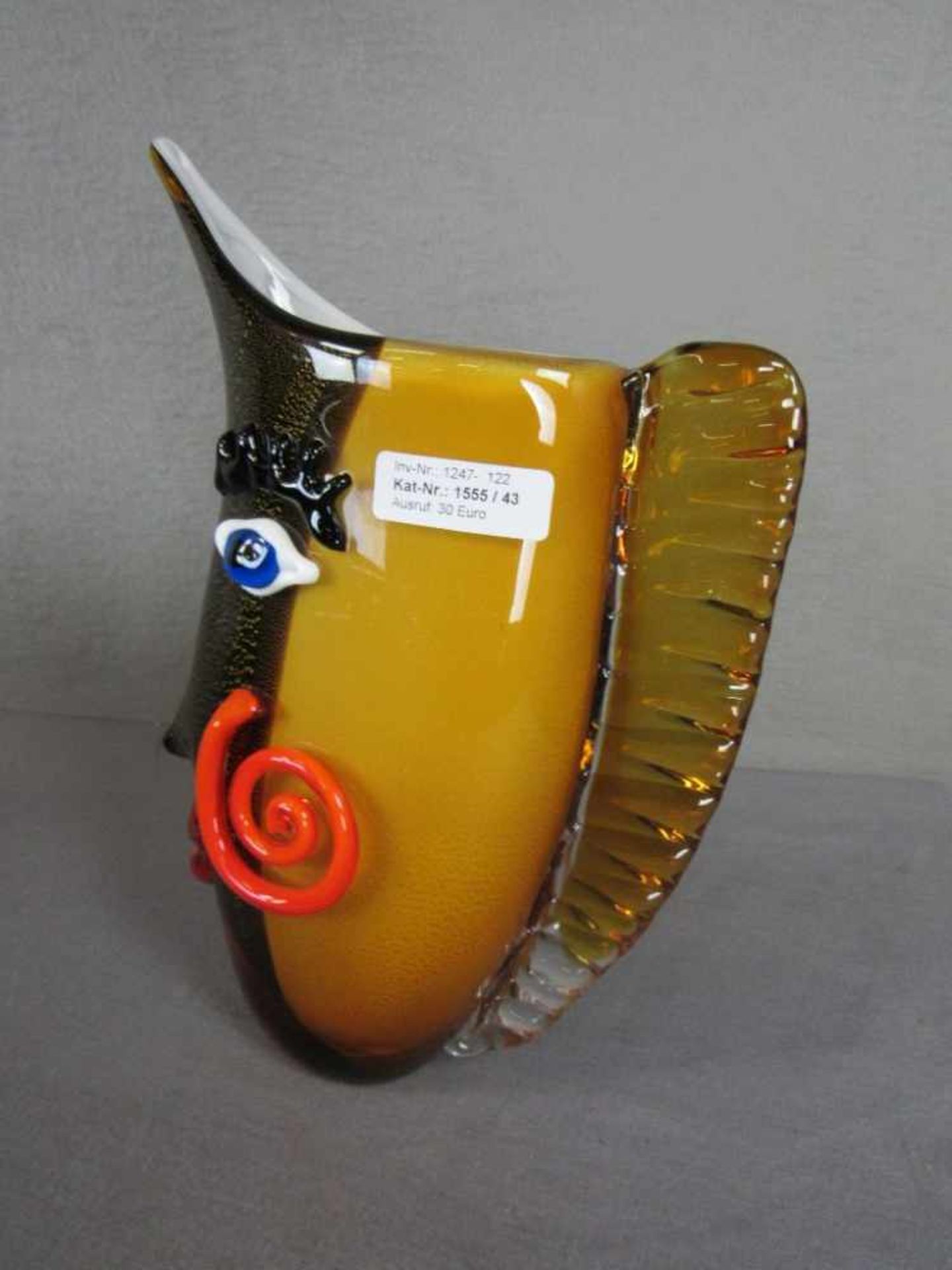 Glasskulptur Design Krug mit Gesichtsform ca.32cm hoch- - -20.00 % buyer's premium on the hammer