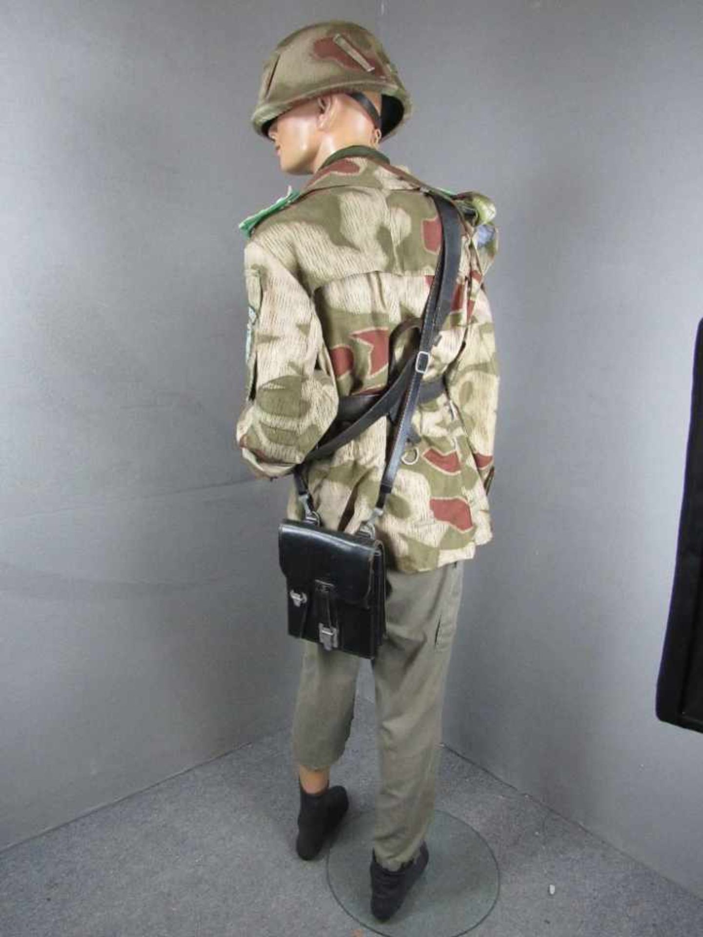 Komplette Uniform früher Bundesgrenzschutz in Tarn komplett mit Puppe anbei seltener Parka im - Bild 4 aus 6