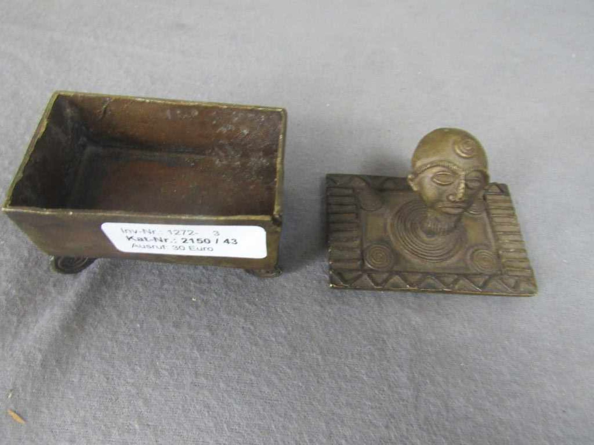 Antike afrikanische Deckeldose Knauf in Kopfform vier Füße um 1850 ca.9x5,5x9,5cm- - -20.00 % - Bild 2 aus 4