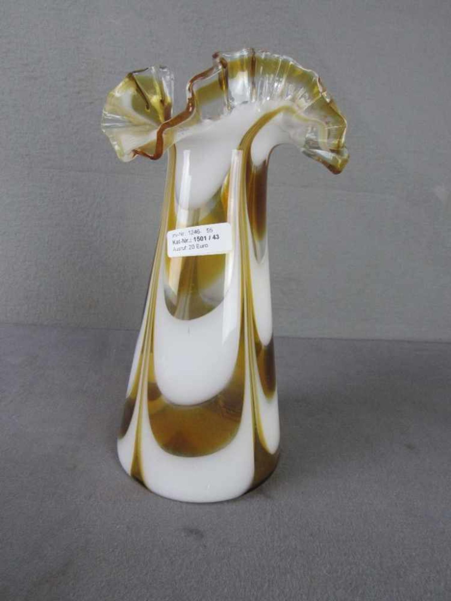 Jugendstil Rüschenvase ca.33cm hoch honigfarbener Verlauf- - -20.00 % buyer's premium on the