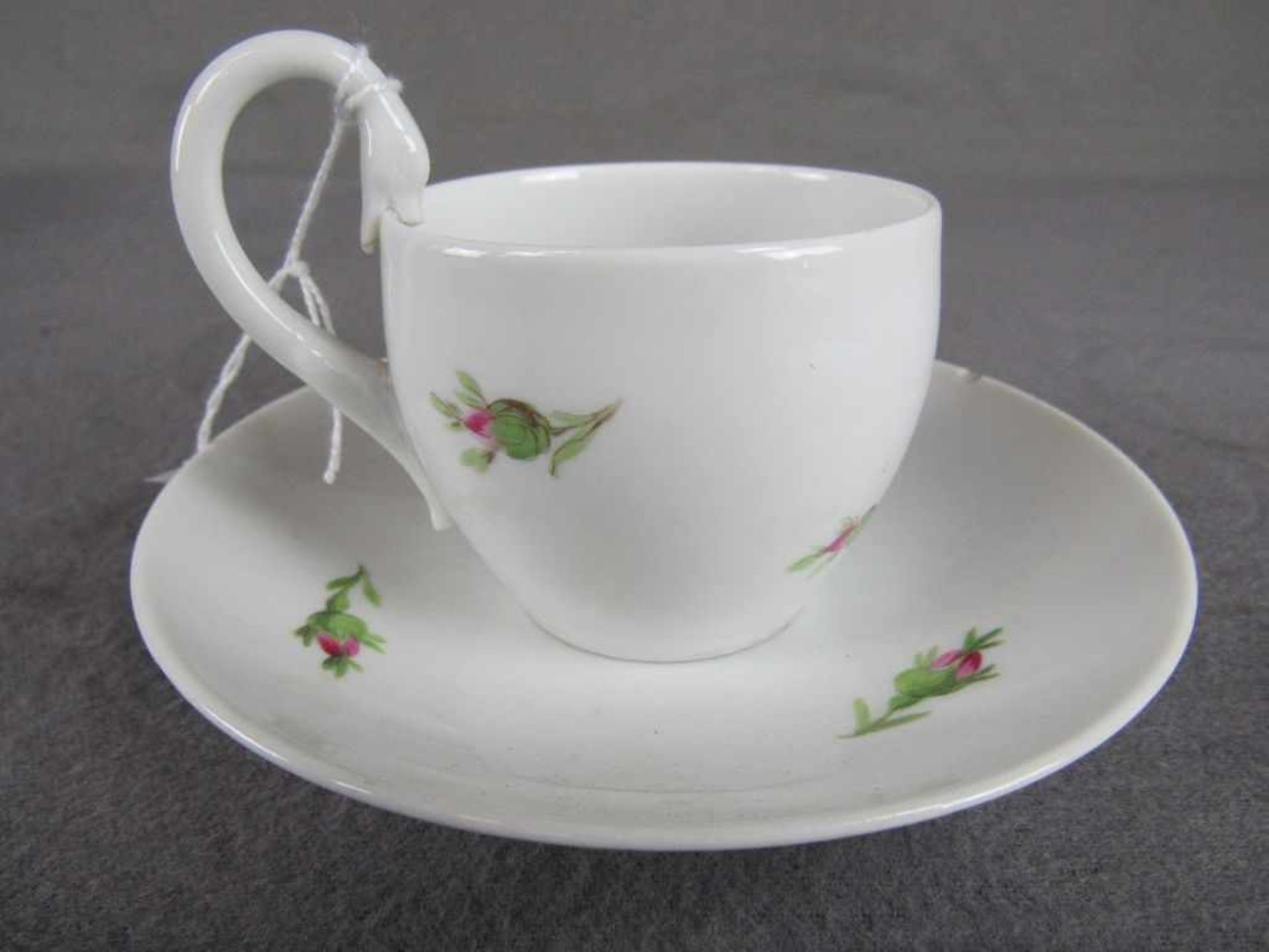 Mokkatasse Meissen Schwertermarke auf Untertasse diese leicht gechipt- - -20.00 % buyer's premium on - Bild 4 aus 4