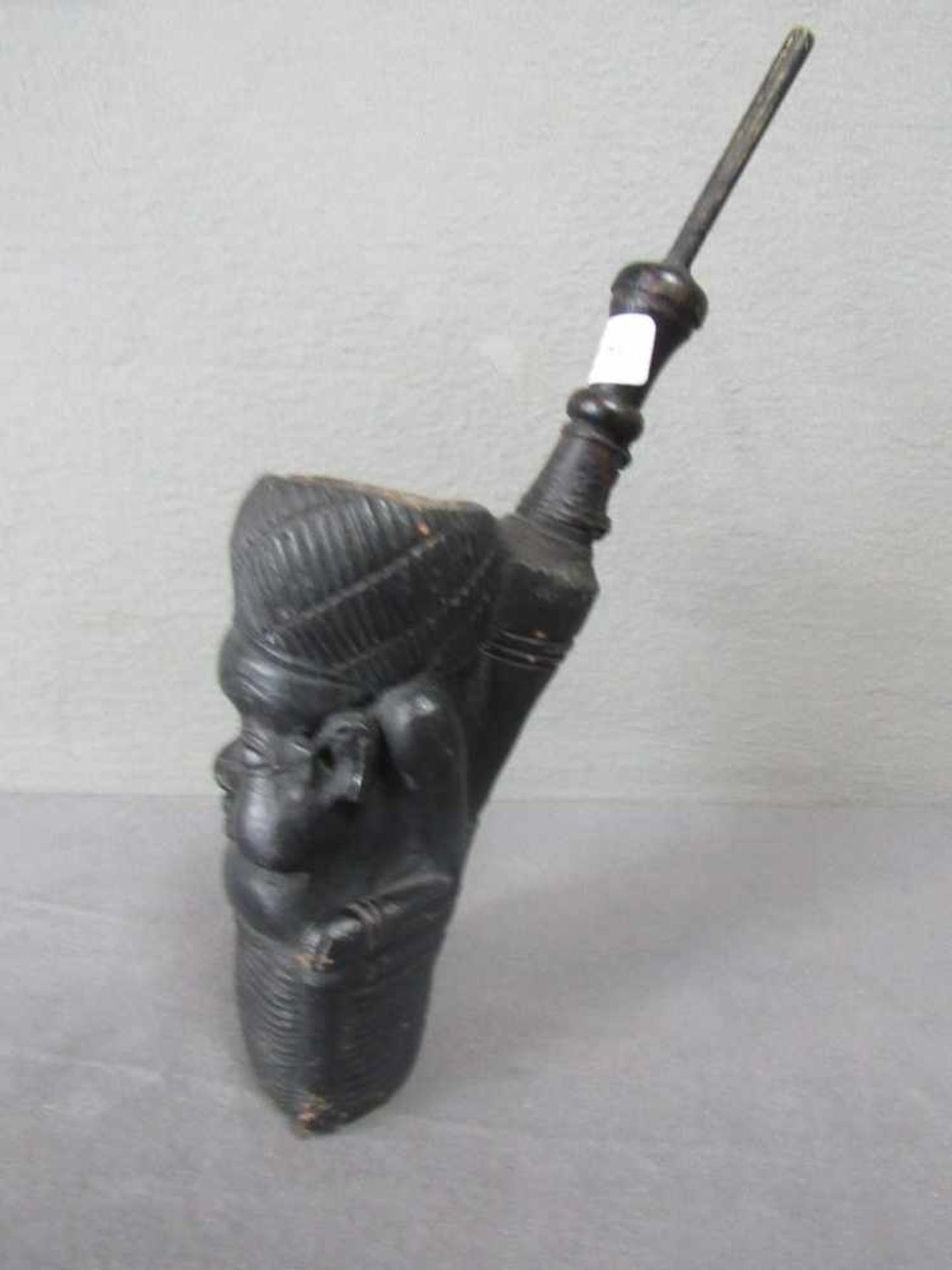 Antike afrikanische Pfeiffe um 1850 35cm hoch- - -20.00 % buyer's premium on the hammer price19.00 % - Bild 2 aus 3