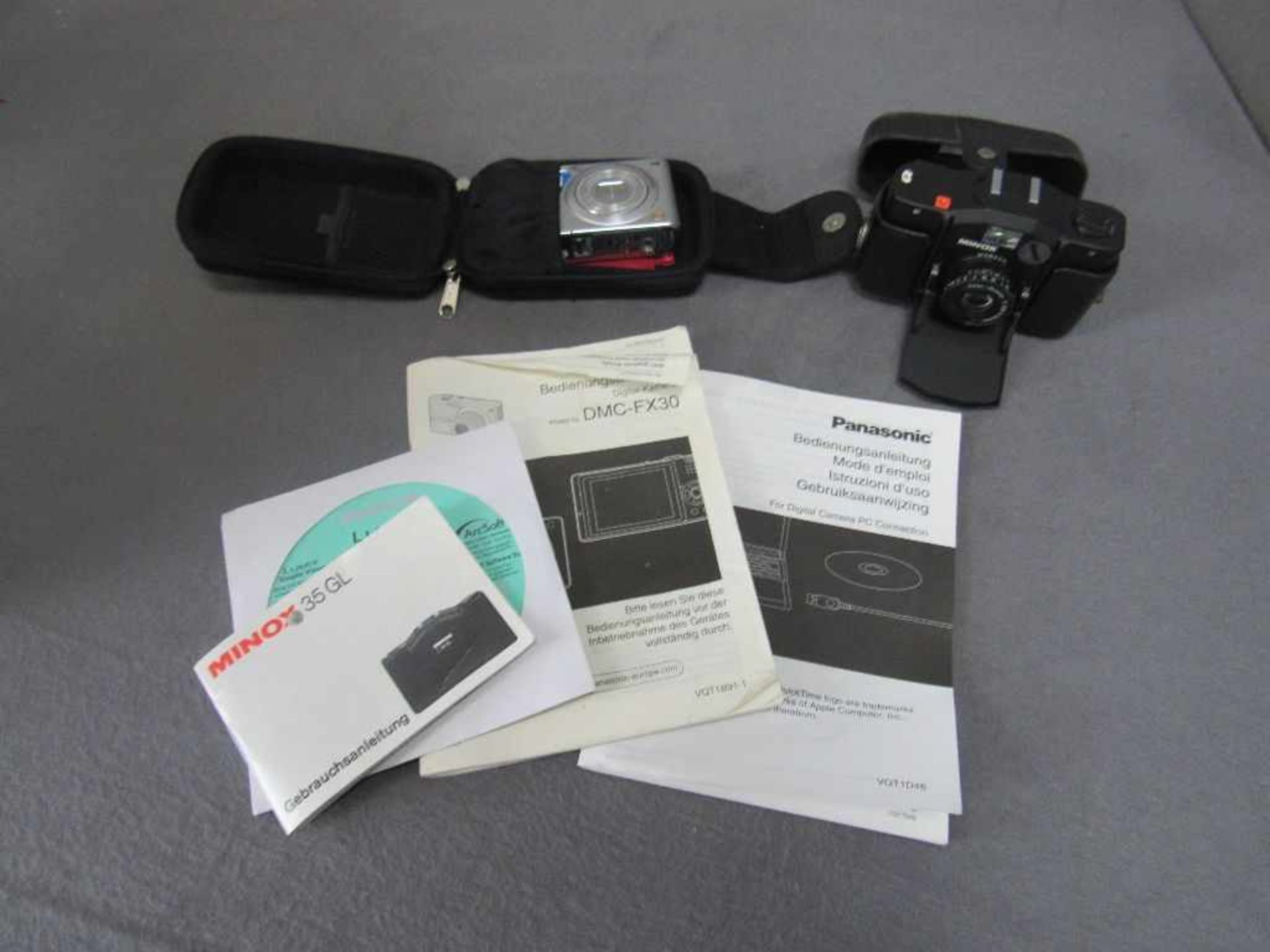 Zwei Fotoapperate Minox und Lumix- - -20.00 % buyer's premium on the hammer price19.00 % VAT on