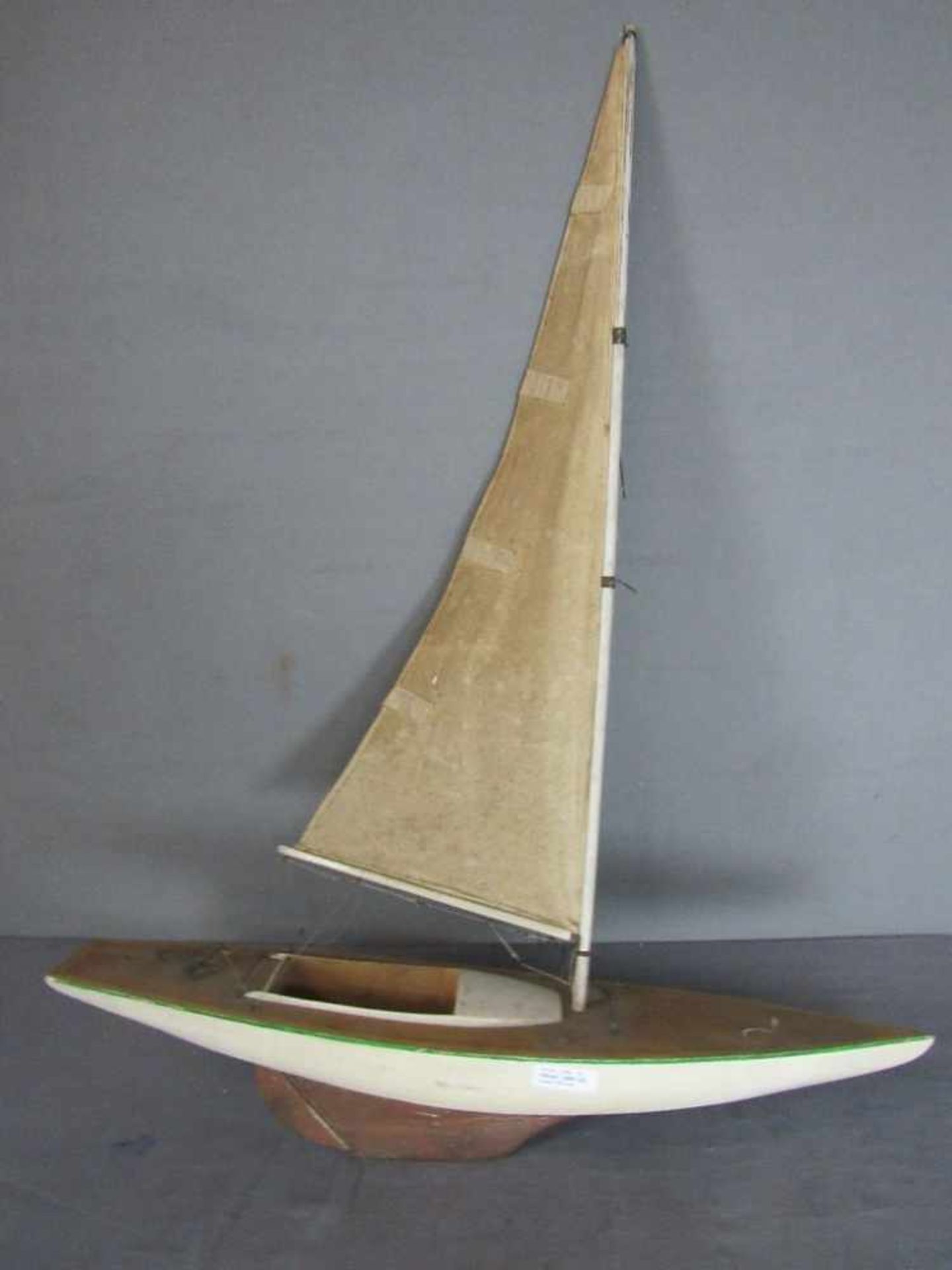 Spielzeugschiff Segelboot 77cm lang- - -20.00 % buyer's premium on the hammer price19.00 % VAT on